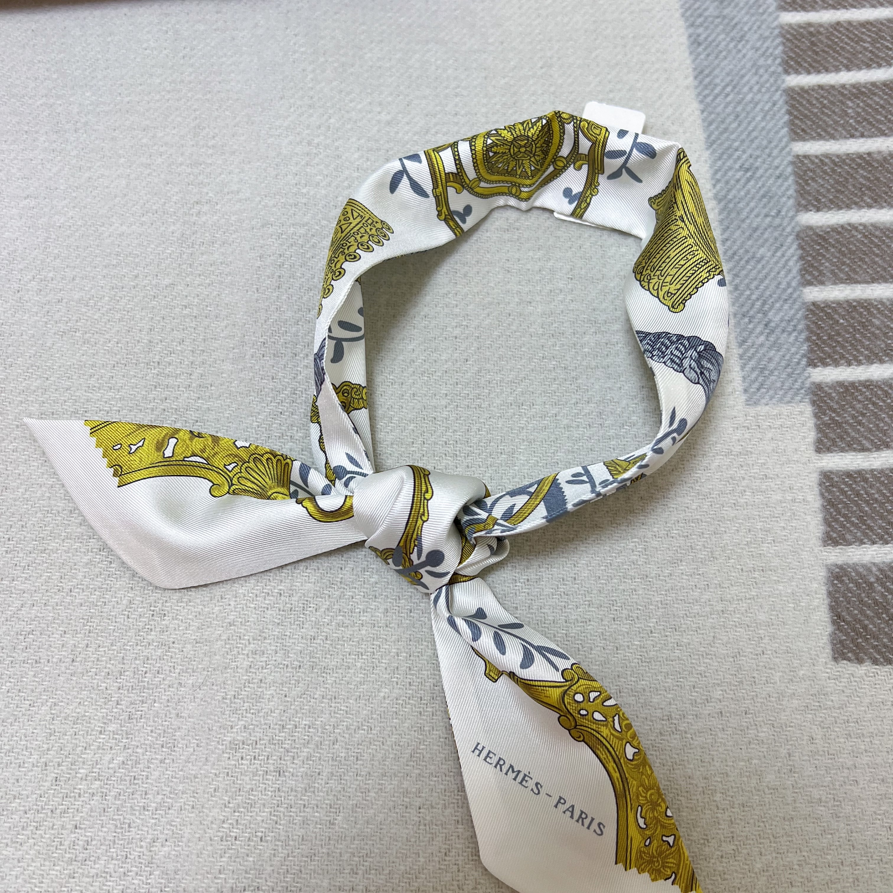 (W) Hermes Etiers Remix Twilly Blanc Gris Bleu Dore 착용 스타일 - 1