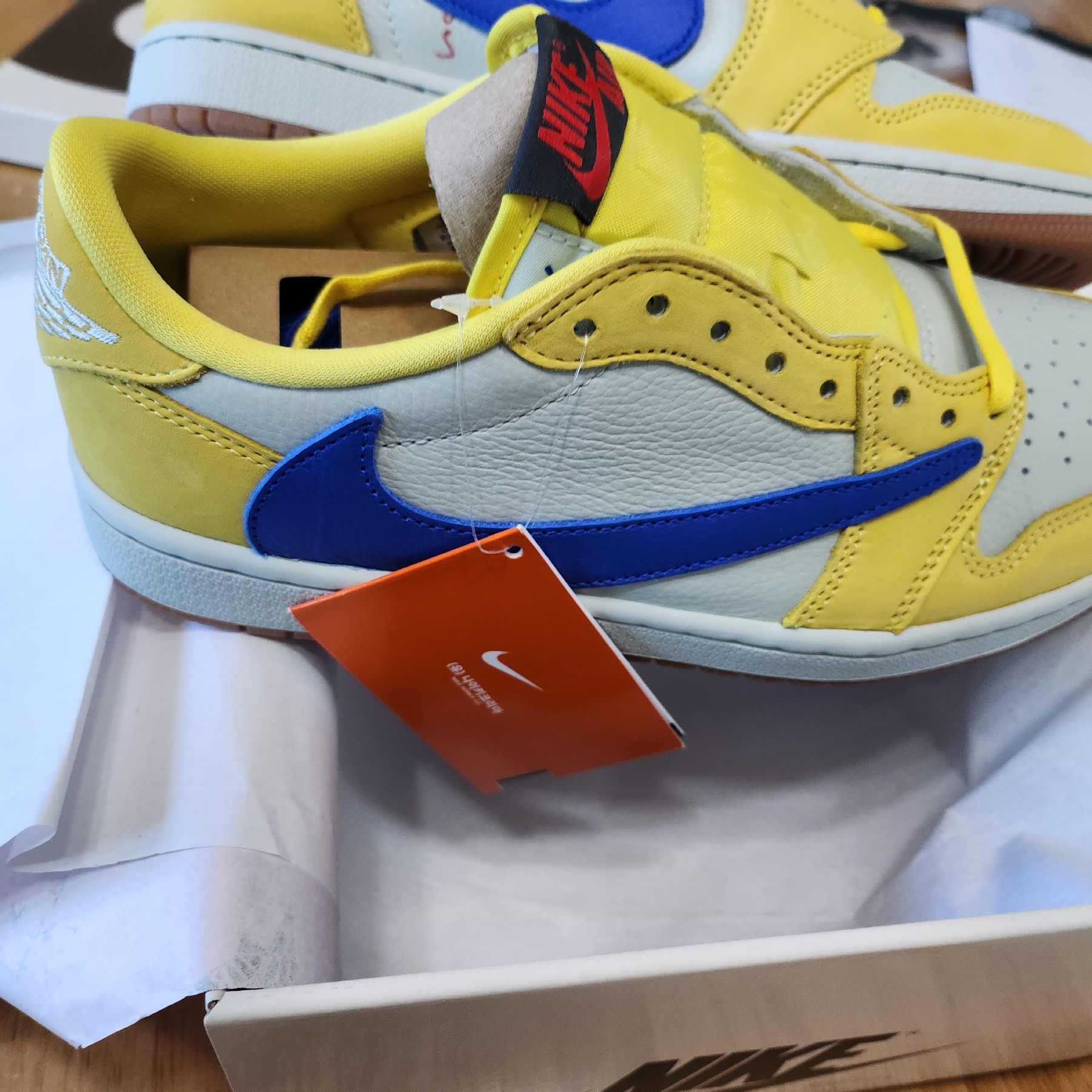 (W) Jordan 1 x Travis Scott Retro Low OG SP Canary 착용 스타일
