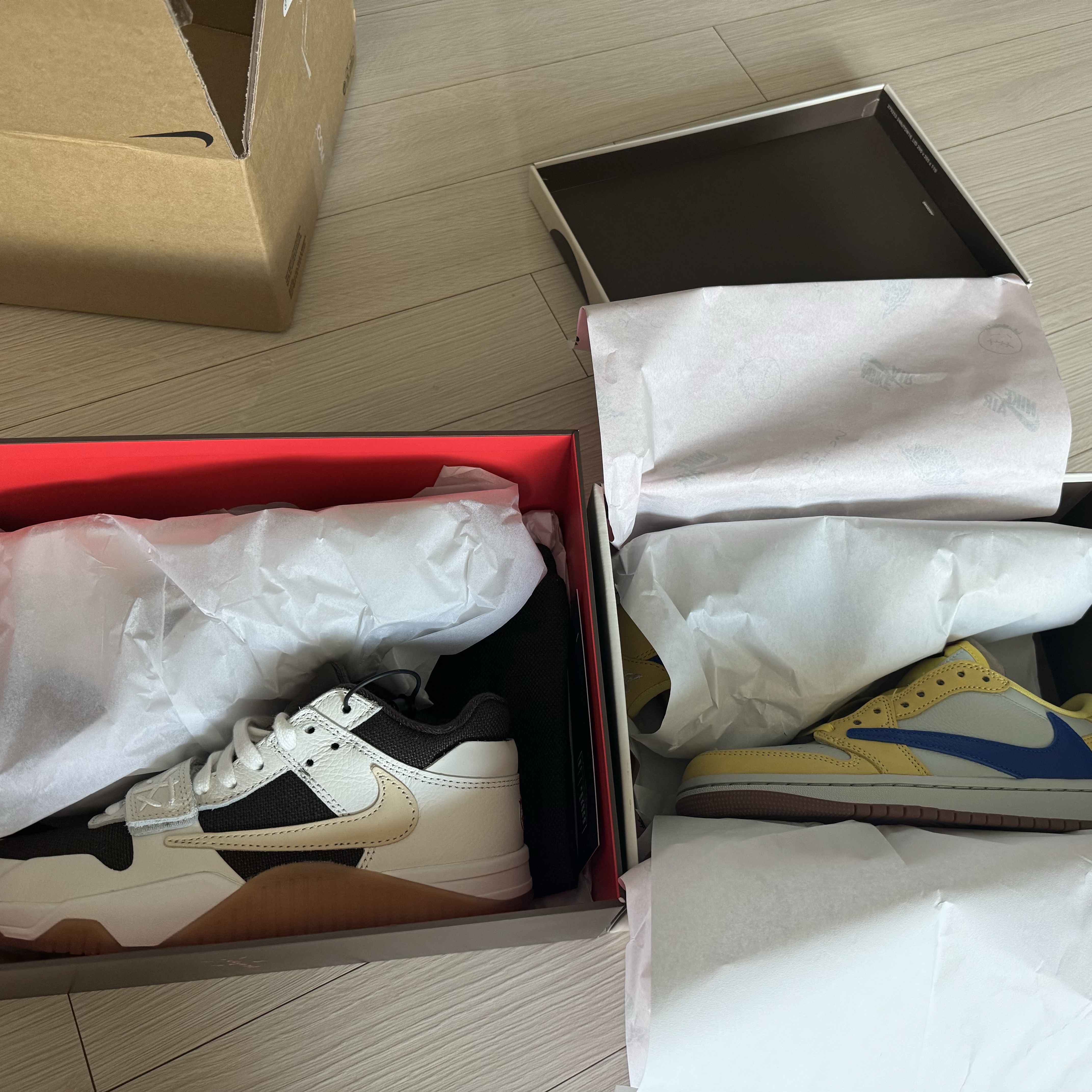 (W) Jordan 1 x Travis Scott Retro Low OG SP Canary, Jordan x Travis Scott Jumpman Jack TR Sail and Dark Mocha 착용 스타일 - 2