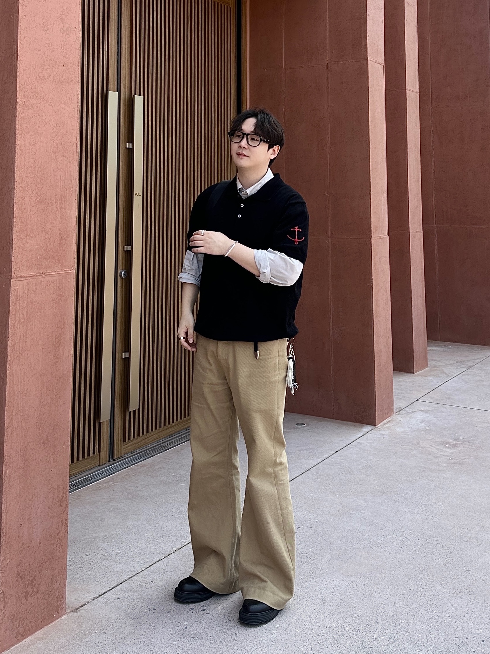 STU 24 Spring Flared Cotton Pants Beige, Gentle Monster x Maison Margiela MM113 Black Clear 착용 스타일 - 3