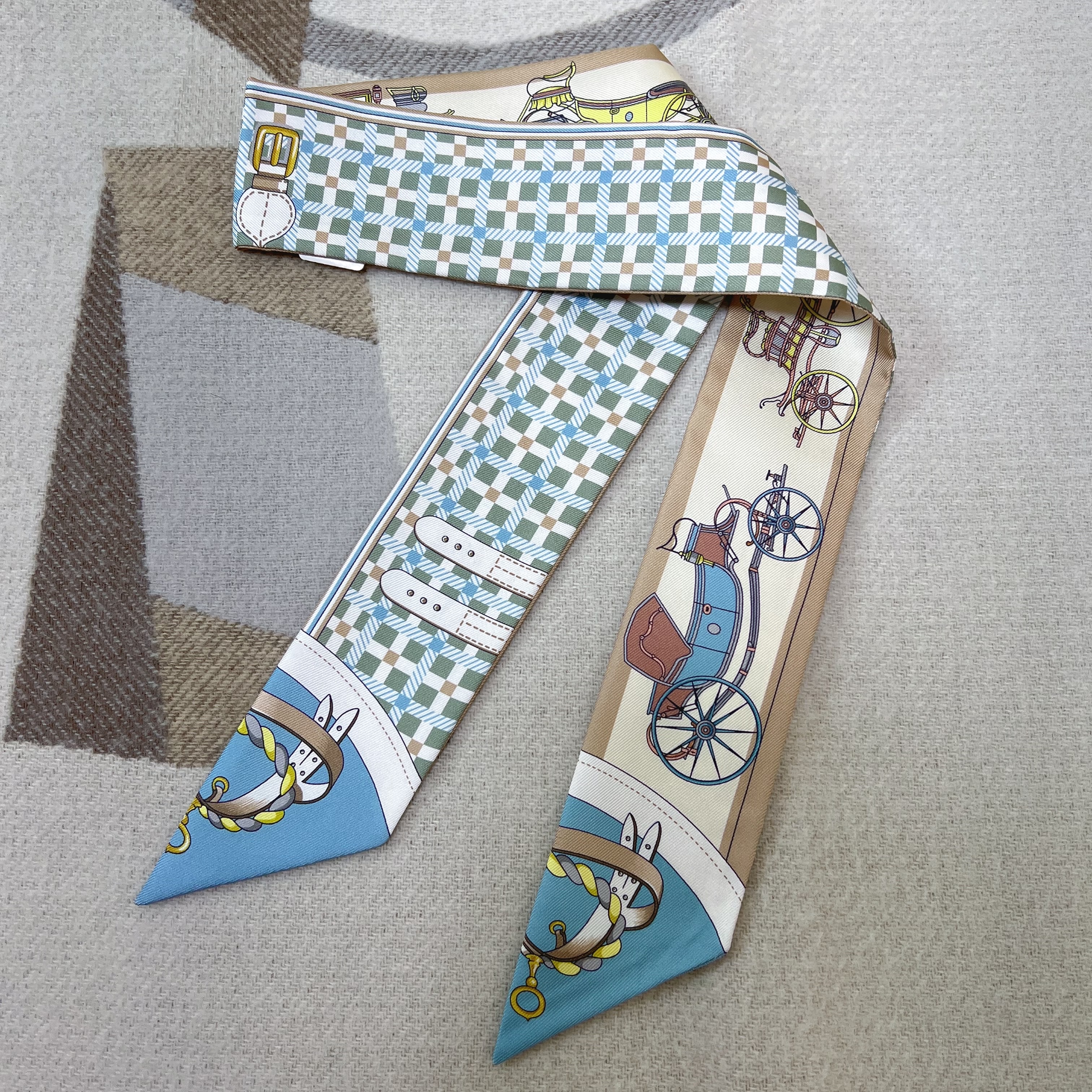 (W) Hermes Les Voitures Nouvelles Twilly Vert Amande Bleu Glacier Beige 착용 스타일 - 3