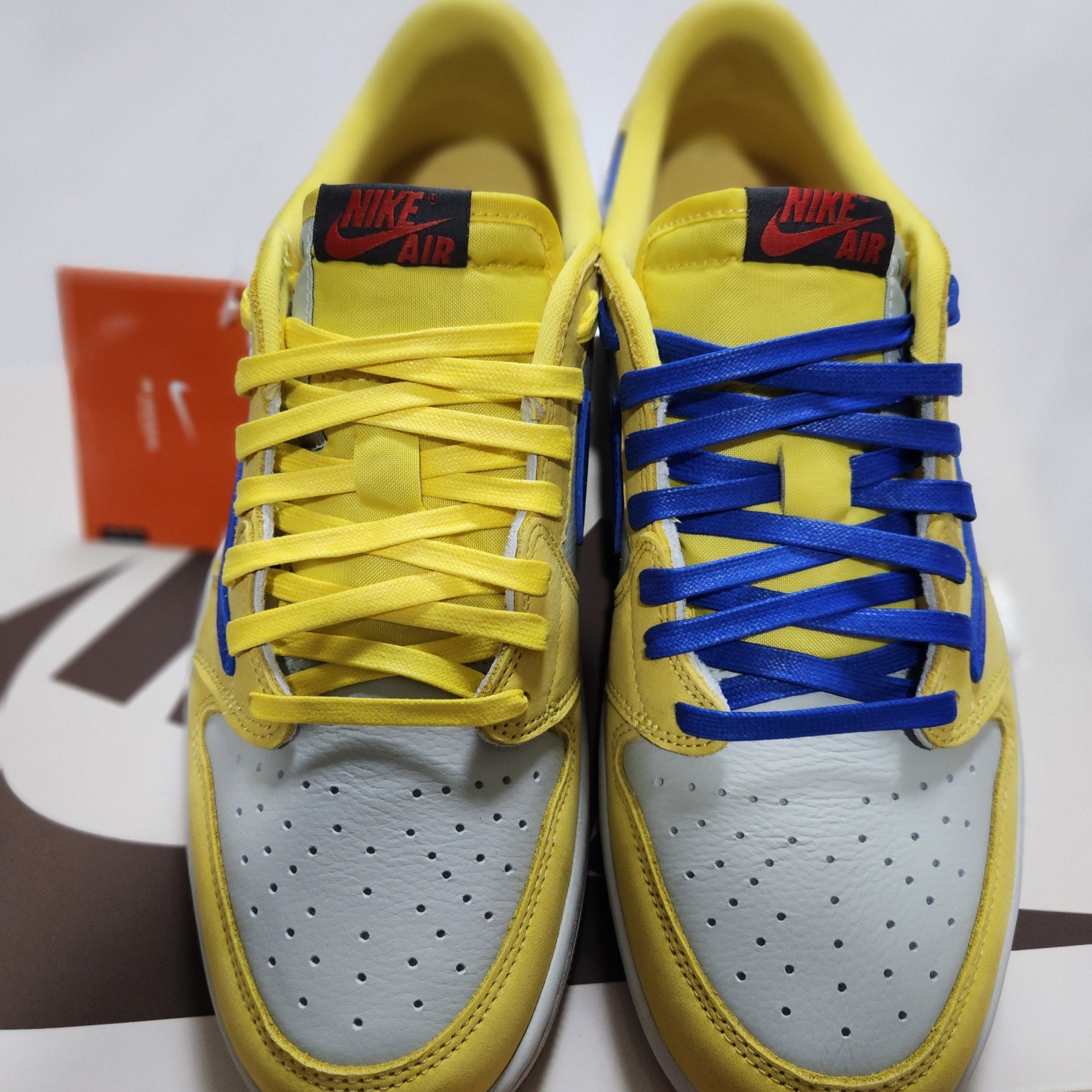 (W) Jordan 1 x Travis Scott Retro Low OG SP Canary 착용 스타일 - 3
