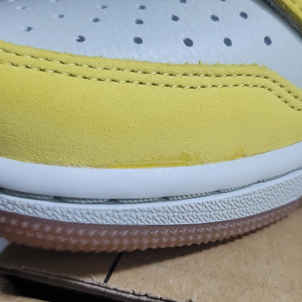 (W) Jordan 1 x Travis Scott Retro Low OG SP Canary 착용 스타일 - 2