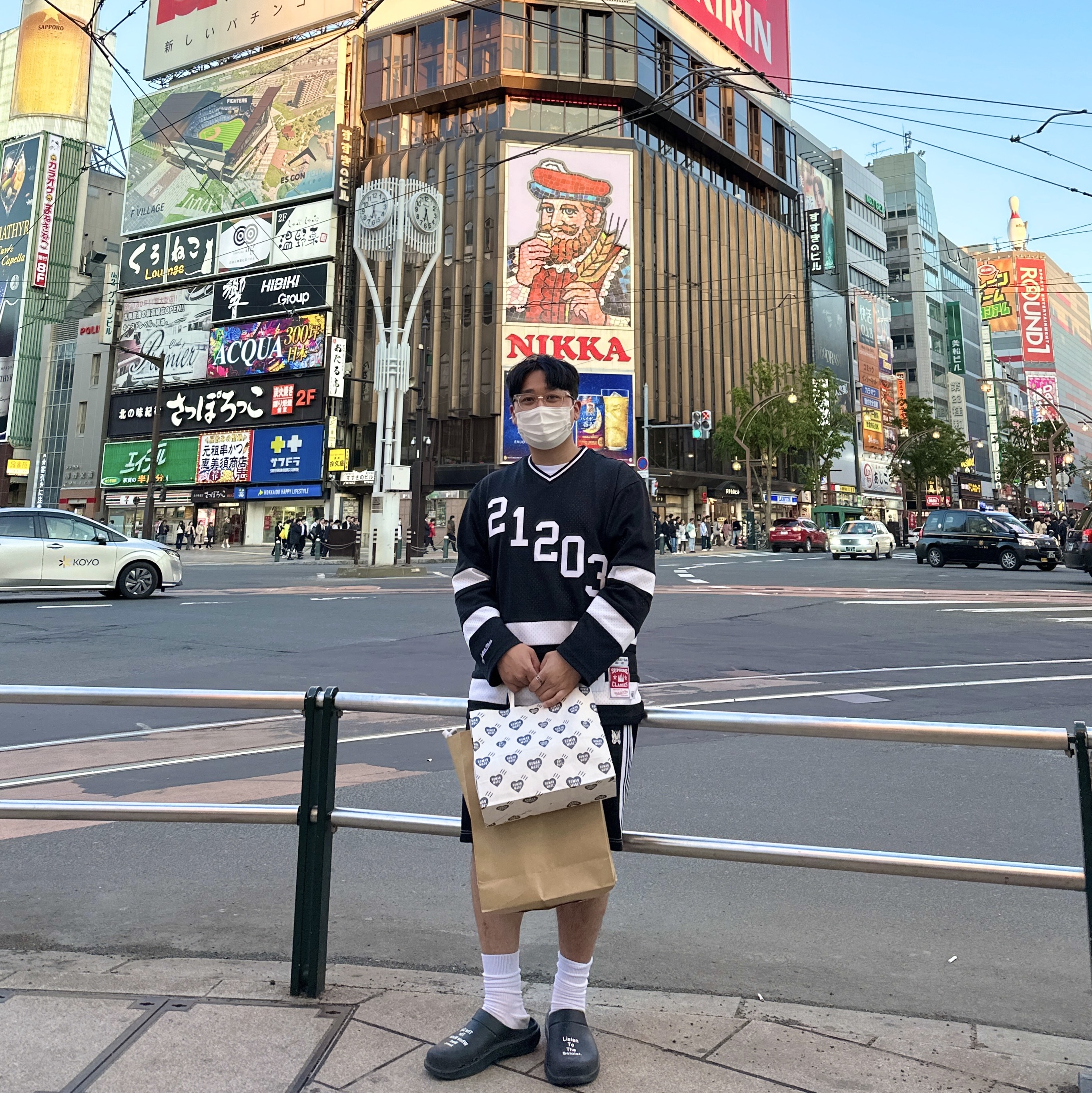Supreme x WTAPS Mitchell & Ness Hockey Jersey Black - 21FW, Oofos x Takahiromiyashita The Soloist The Day The Whole World Went Away Clog Black 착용 스타일
