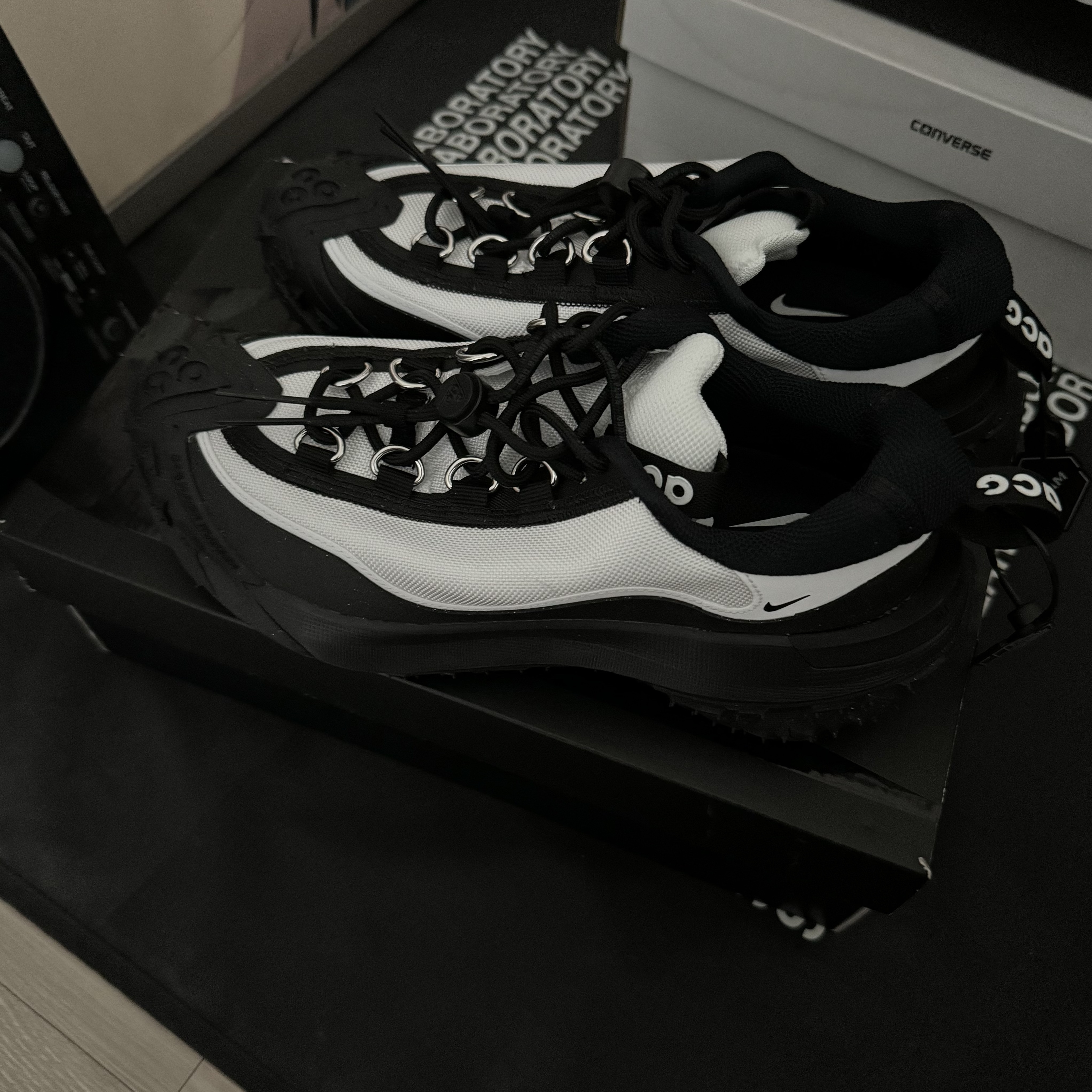 Nike x Comme des Garcons Homme Plus ACG Mountain Fly 2 Low Black White 착용 스타일 - 2