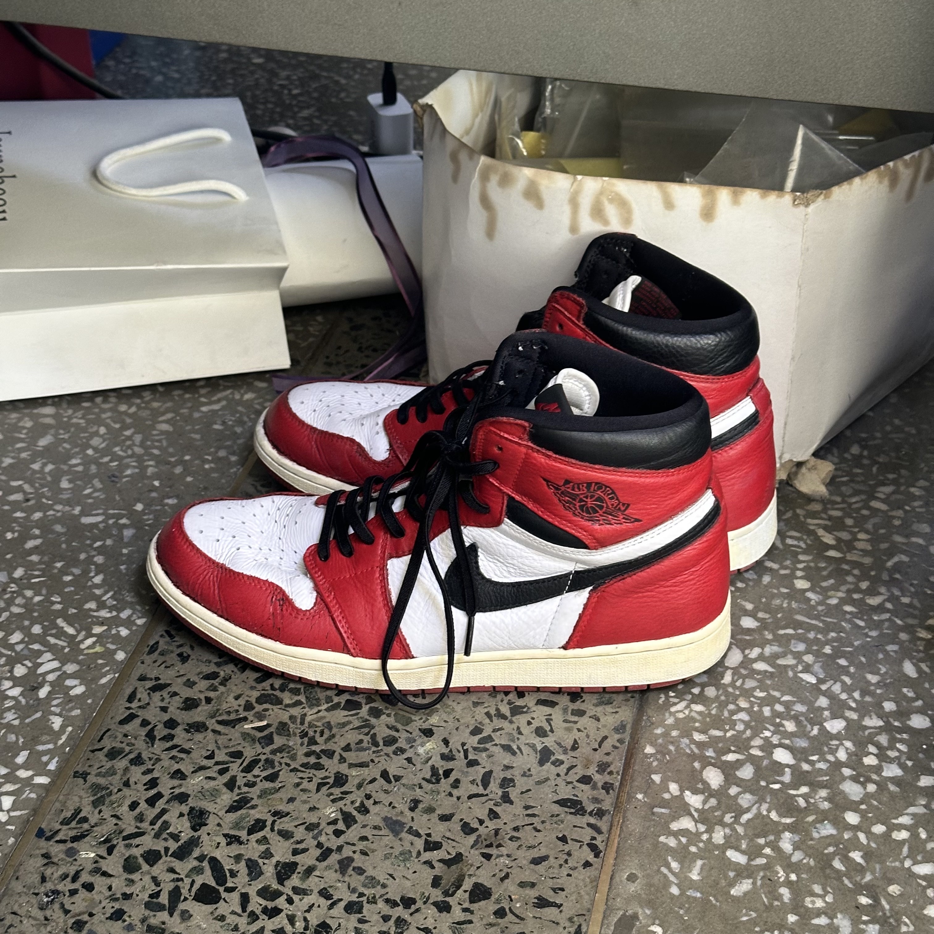 Jordan 1 Retro High OG Chicago 2022, Jordan 1 Retro High OG Bloodline 착용 스타일