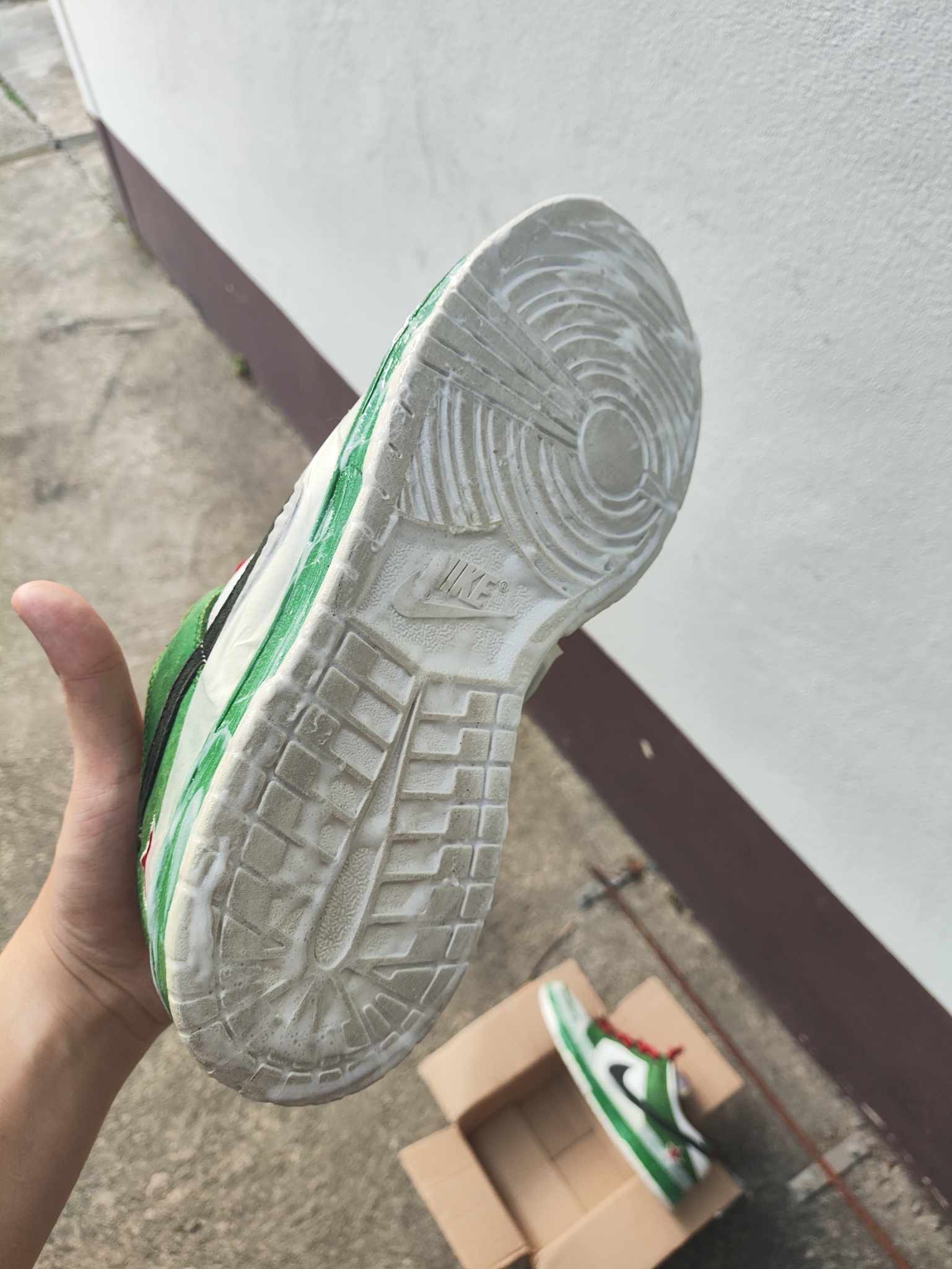 Nike SB Dunk Low Heineken 착용 스타일 - 2