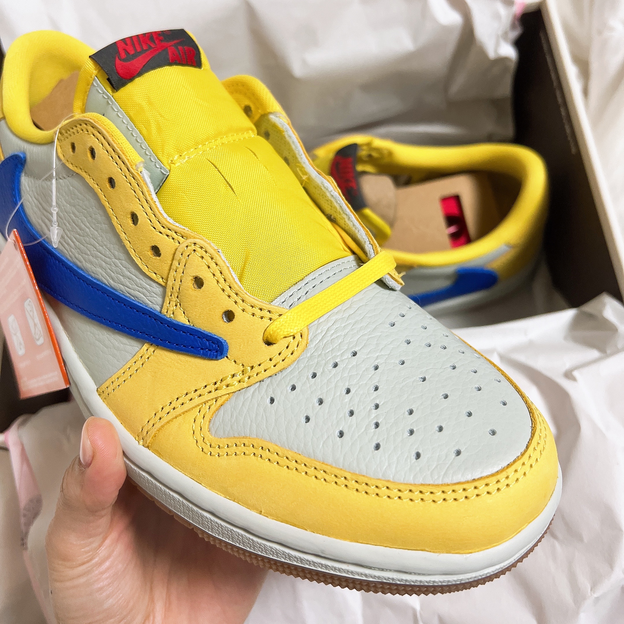 (W) Jordan 1 x Travis Scott Retro Low OG SP Canary 착용 스타일