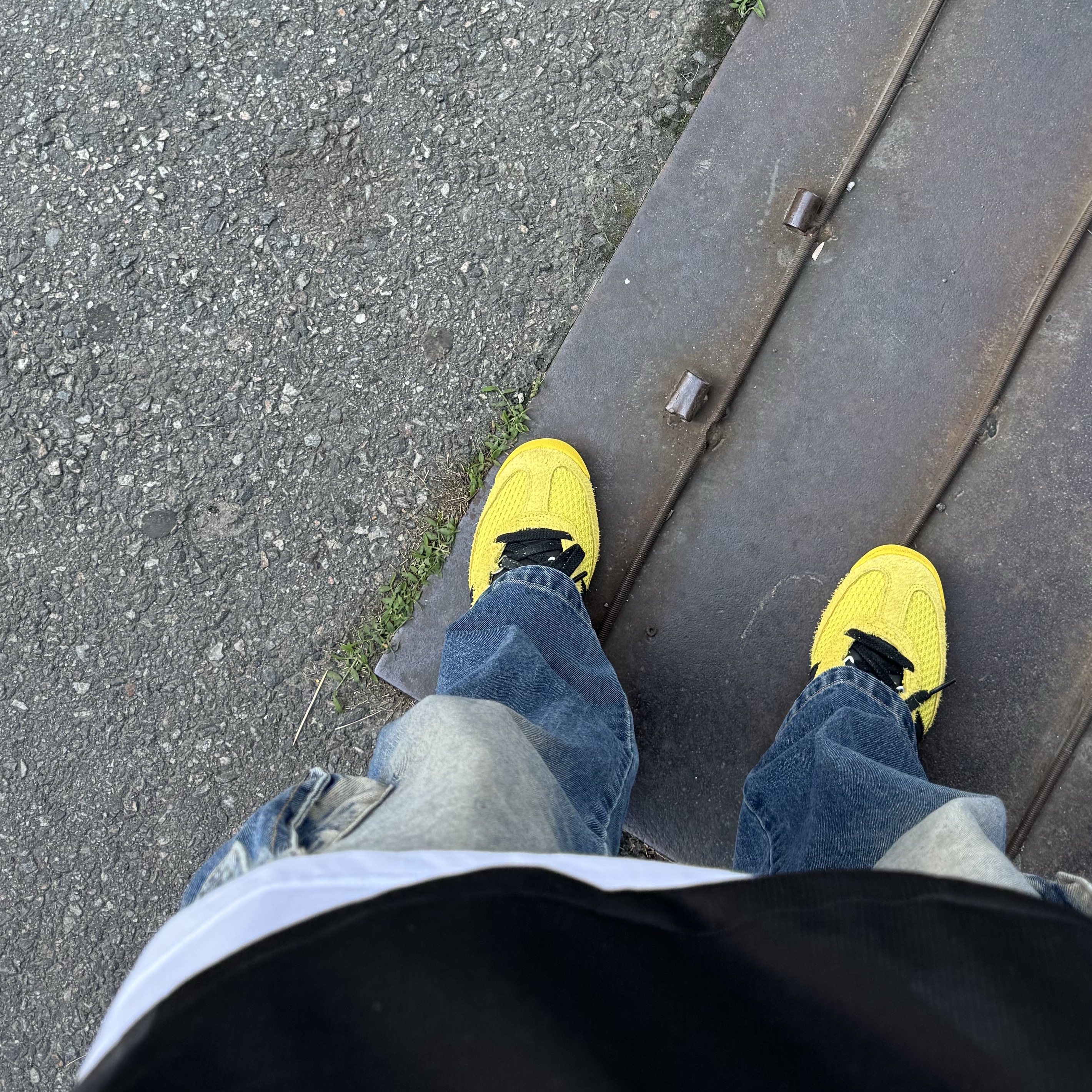 Adidas x Wales Bonner SL 76 Yellow Core Black 착용 스타일
