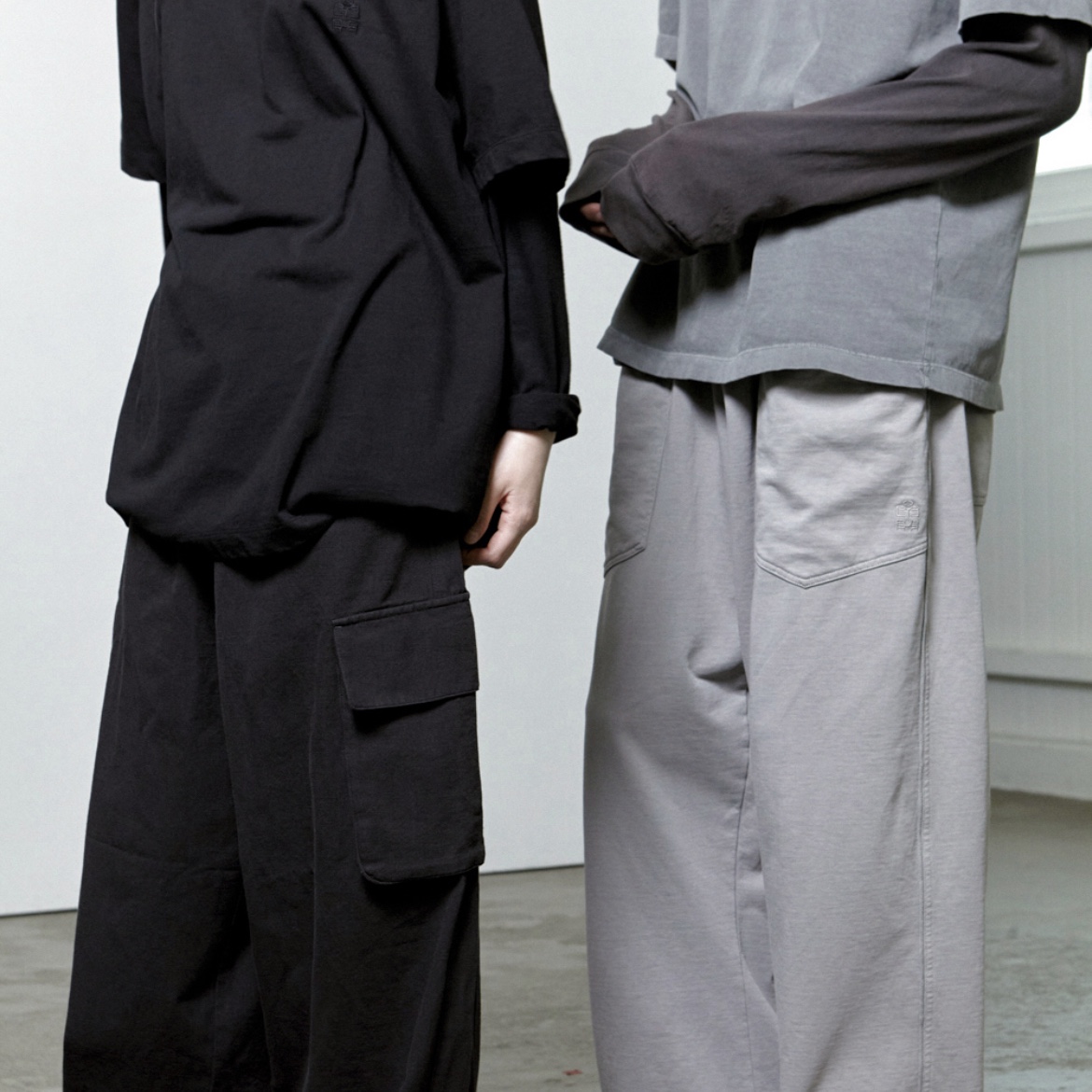 Polyteru Human Index Human Regular 1/2 T-Shirt Dyed Gray, Polyteru Human Index Index Track Pants Black/White 착용 스타일 - 2