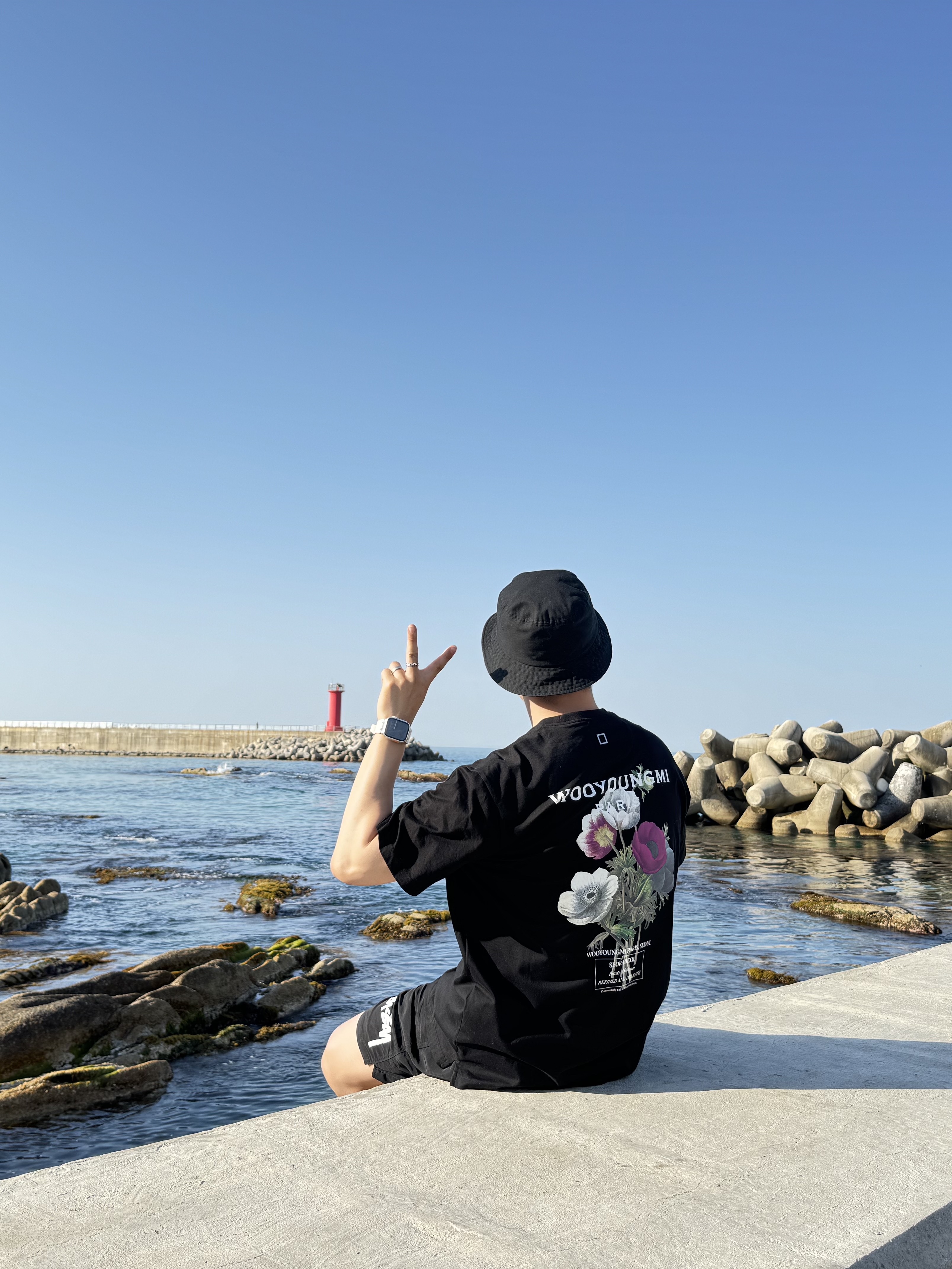 Wooyoungmi Flower Print Back Logo T-Shirt Black - 23FW 착용 스타일 - 2