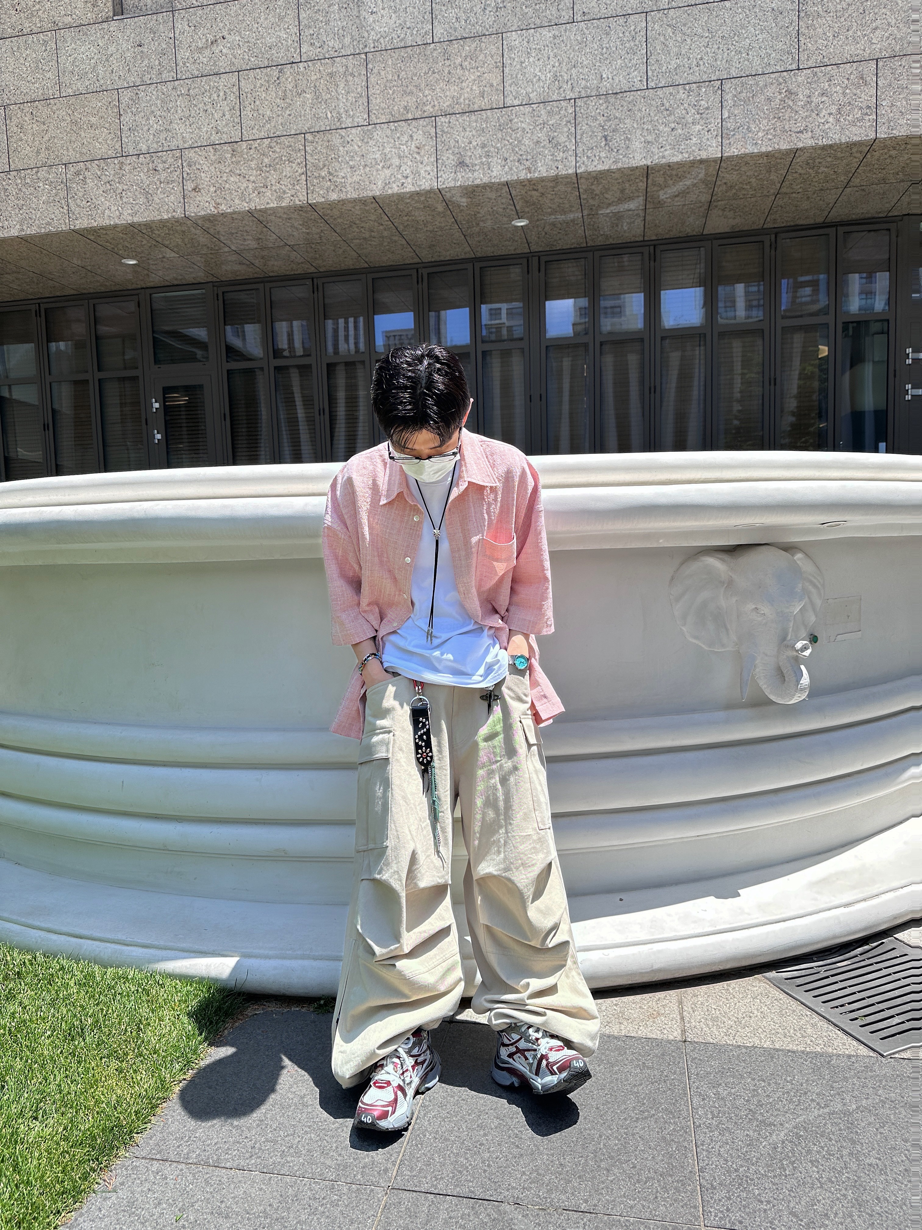 Nonnod Side Zip Cargo Pants Beige 착용 스타일 - 4