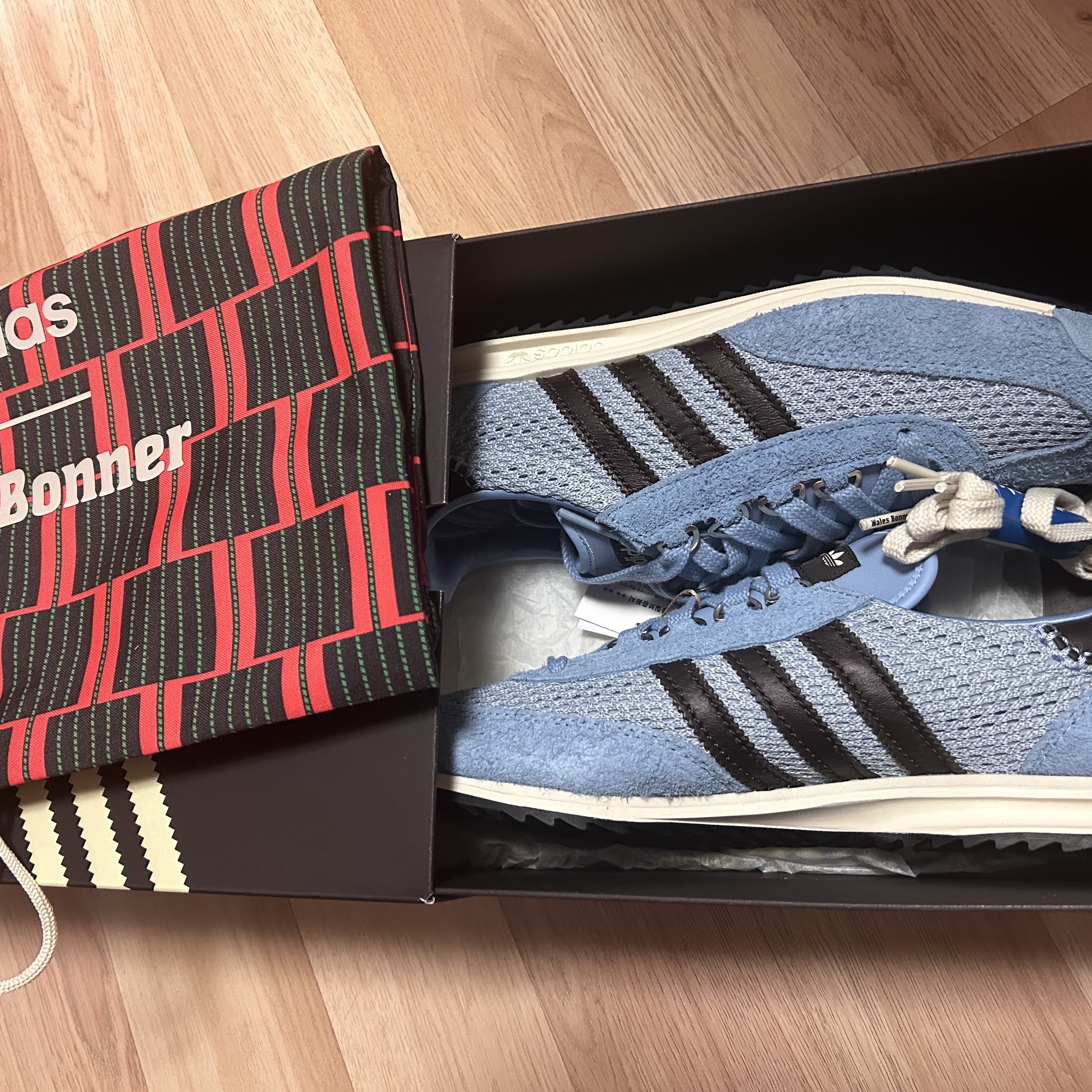 Adidas x Wales Bonner SL 76 Ash Blue Core Black 착용 스타일 - 4