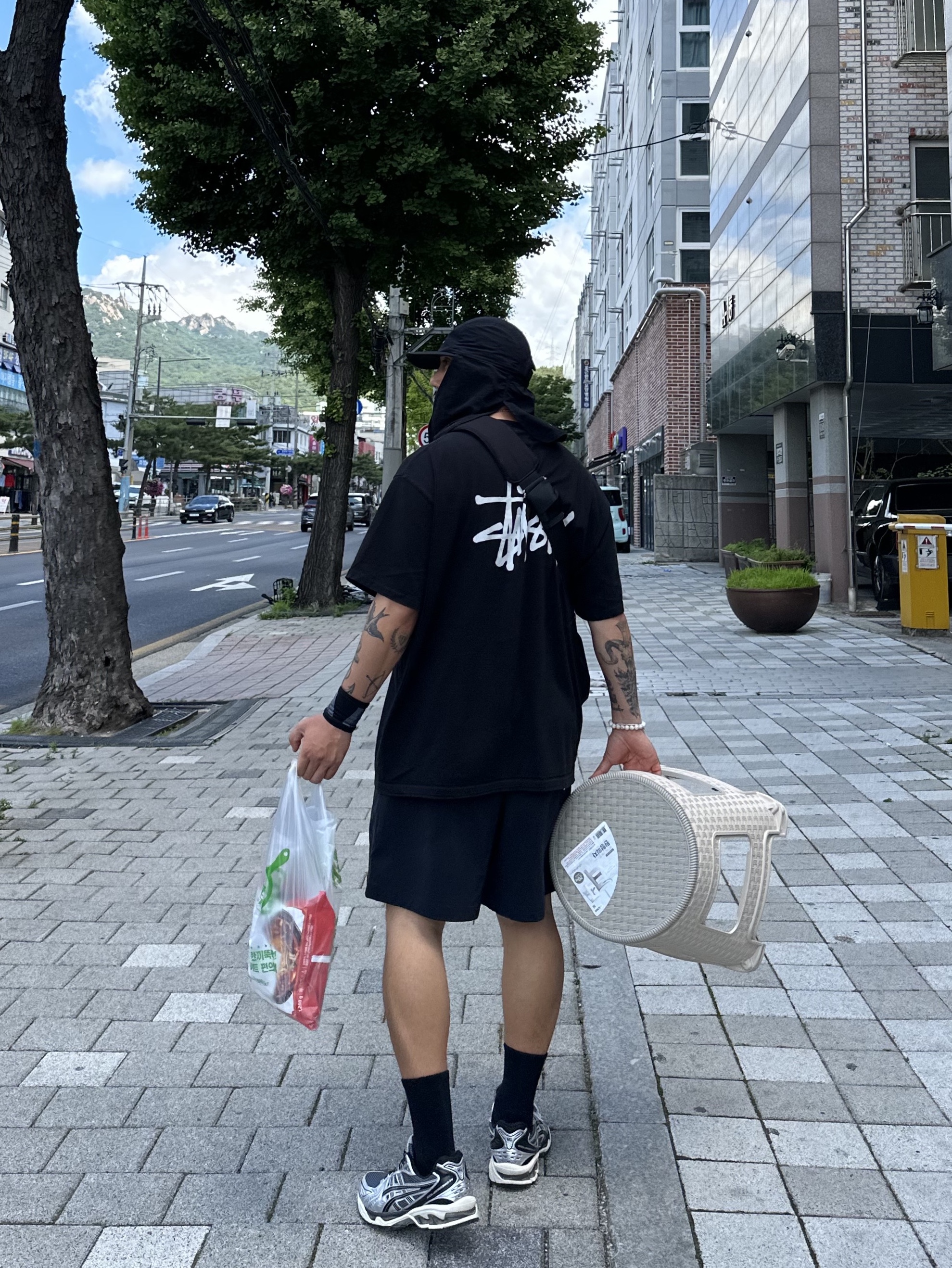 Stussy Basic Stussy T-Shirt Black 2023, Nike ACG Hiking Shorts Black - Asia 착용 스타일 - 3