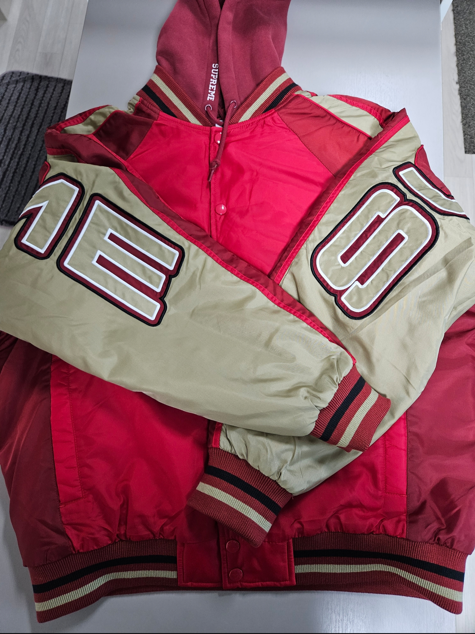 Supreme Hooded Stadium Jacket Red - 24SS 착용 스타일 - 3