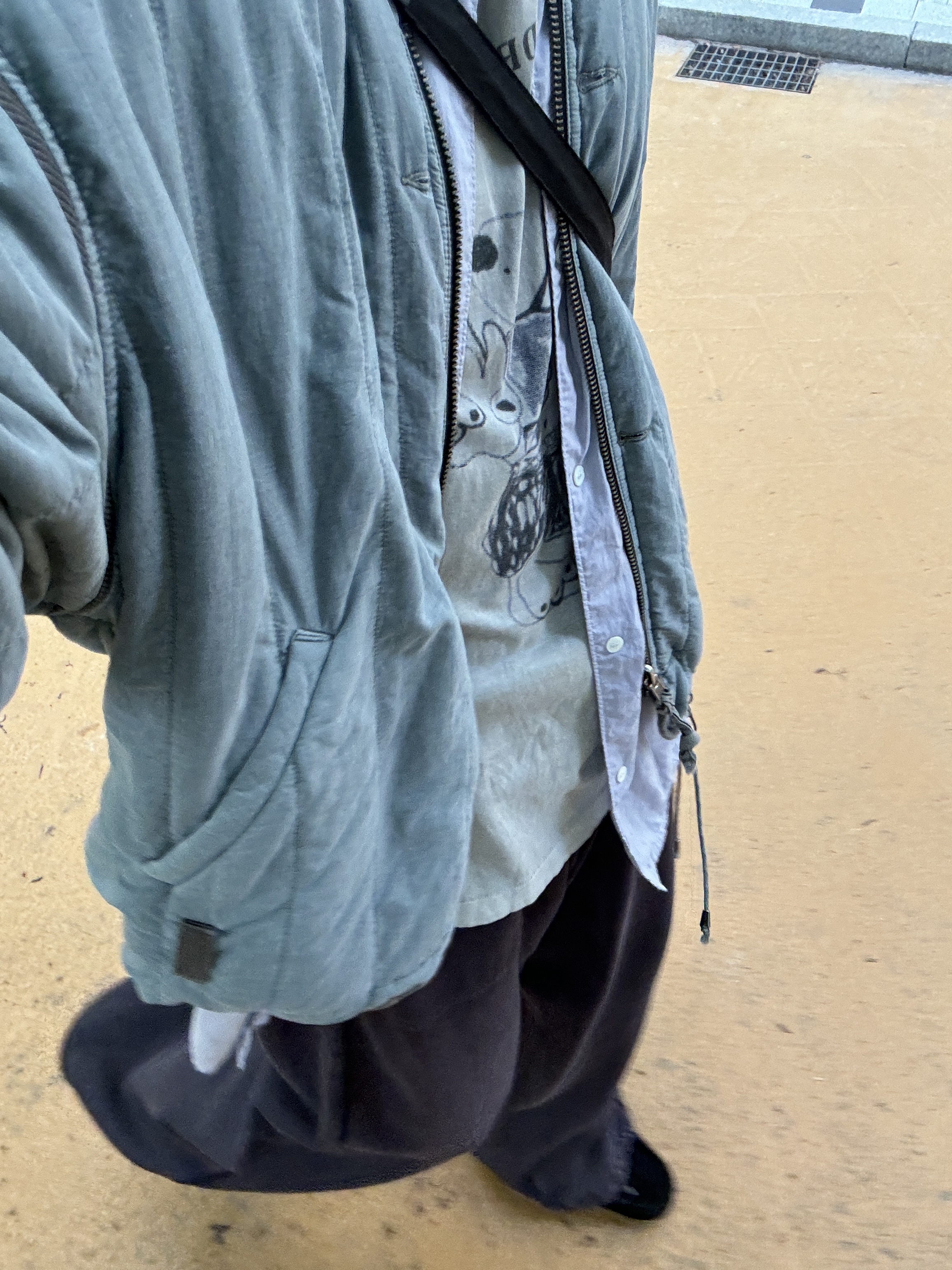 Polyteru 1011 Paisley Trucker Jacket Corduroy Dark Purple Navy, Polyteru Calf Bag Black Lambskin 착용 스타일 - 2