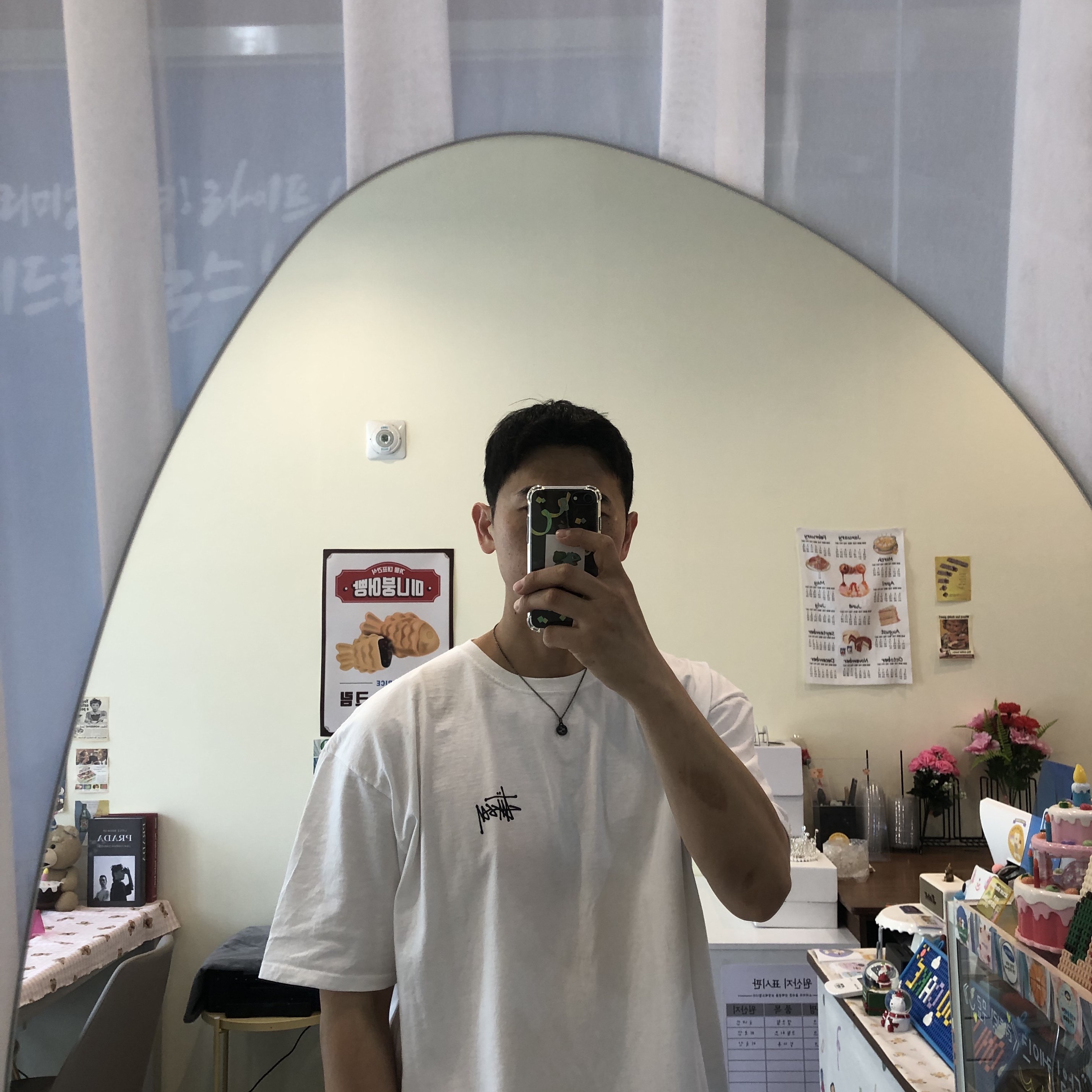 Stussy Melted T-Shirt White, Gucci Interlocking G Pendant Necklace Silver 착용 스타일 - 1