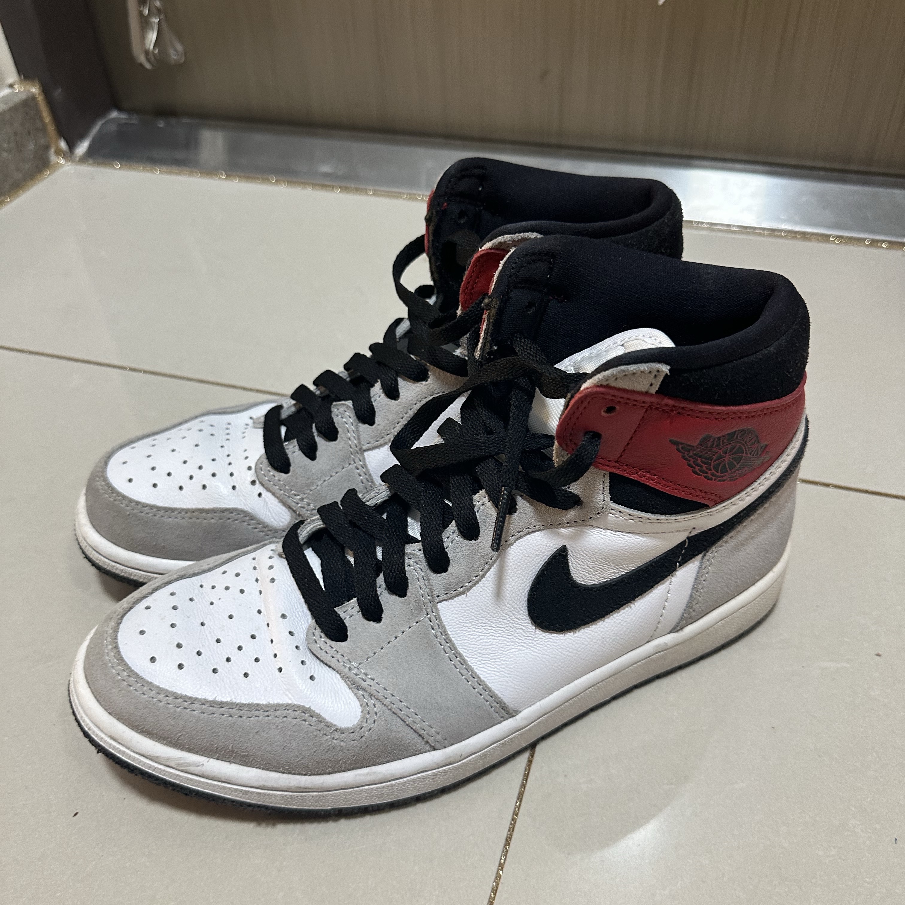 Jordan 1 Retro High OG Light Smoke Grey 착용 스타일