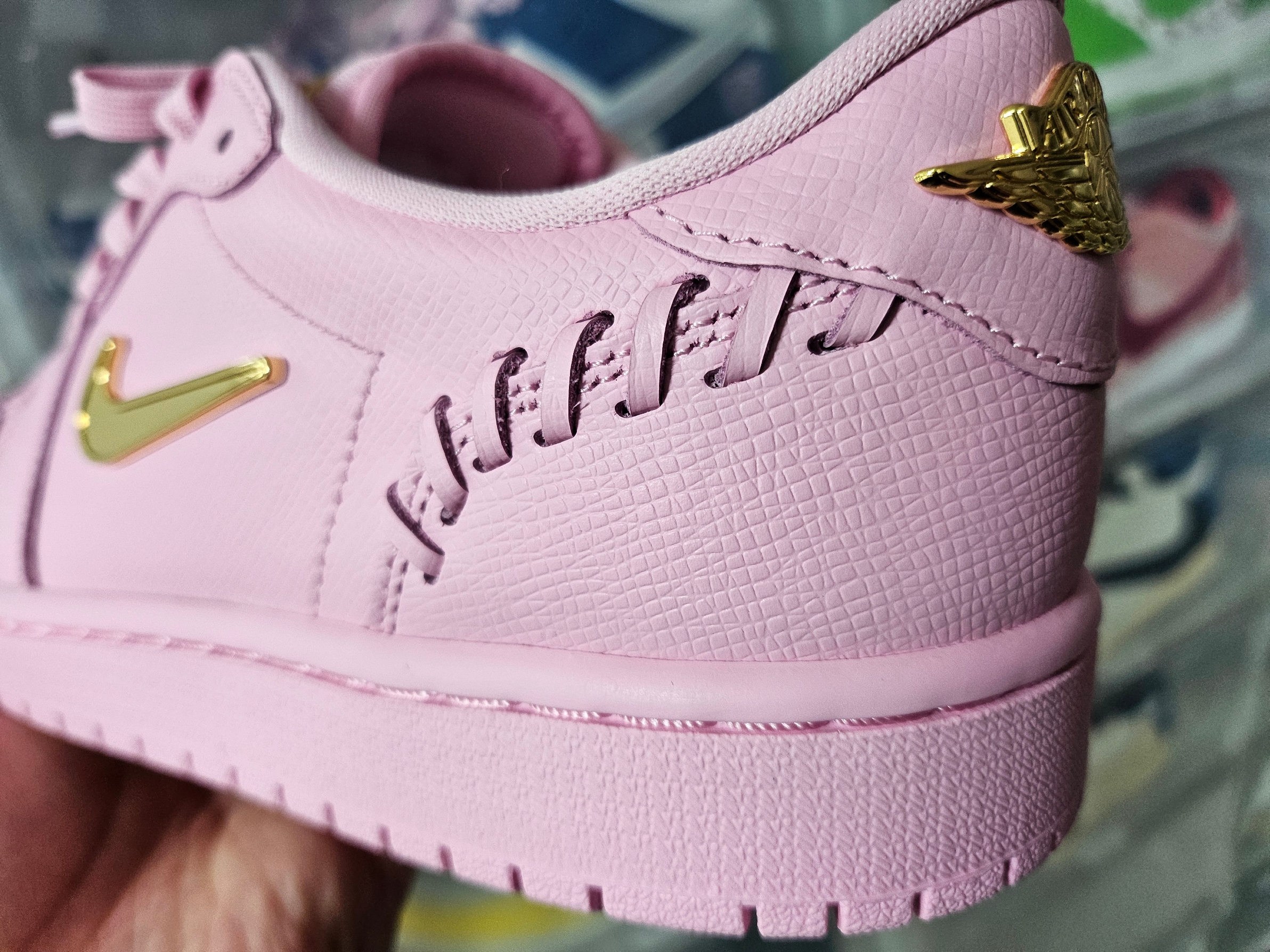 (W) Jordan 1 Low Method of Make Metallic Pink Metallic Gold 착용 스타일 - 5