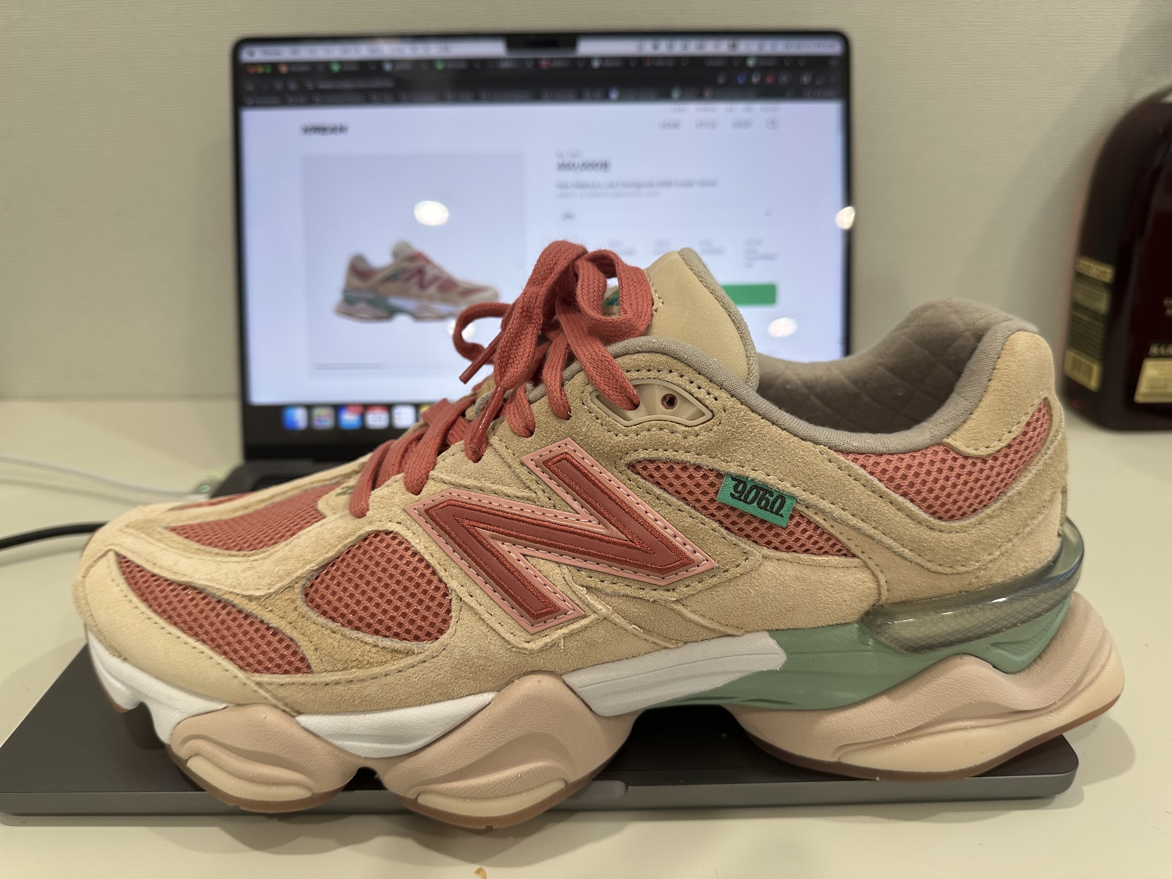 New Balance x Joe Freshgoods 9060 Inside Voices Penny Cookie Pink 착용 스타일 - 3