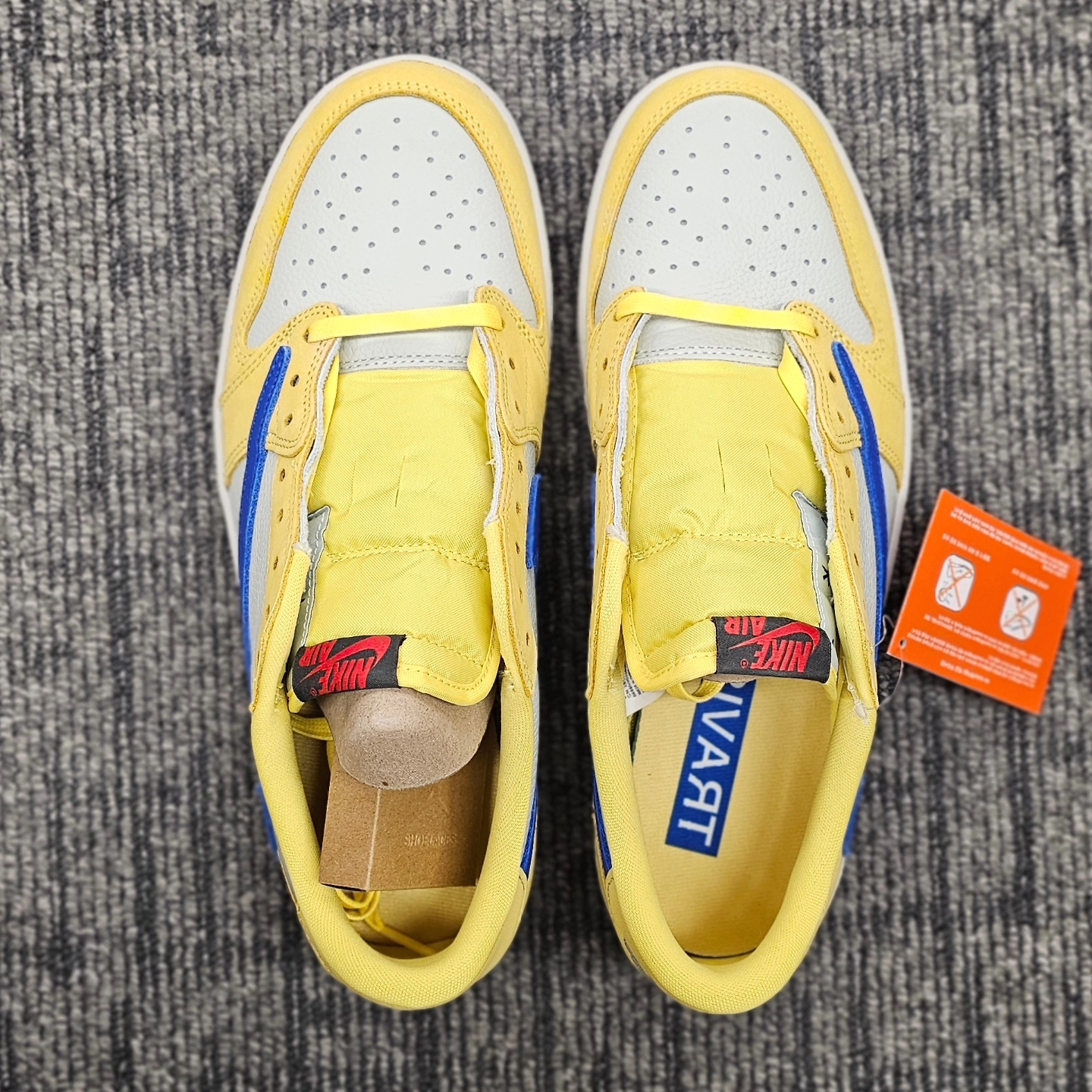 (W) Jordan 1 x Travis Scott Retro Low OG SP Canary 착용 스타일 - 6