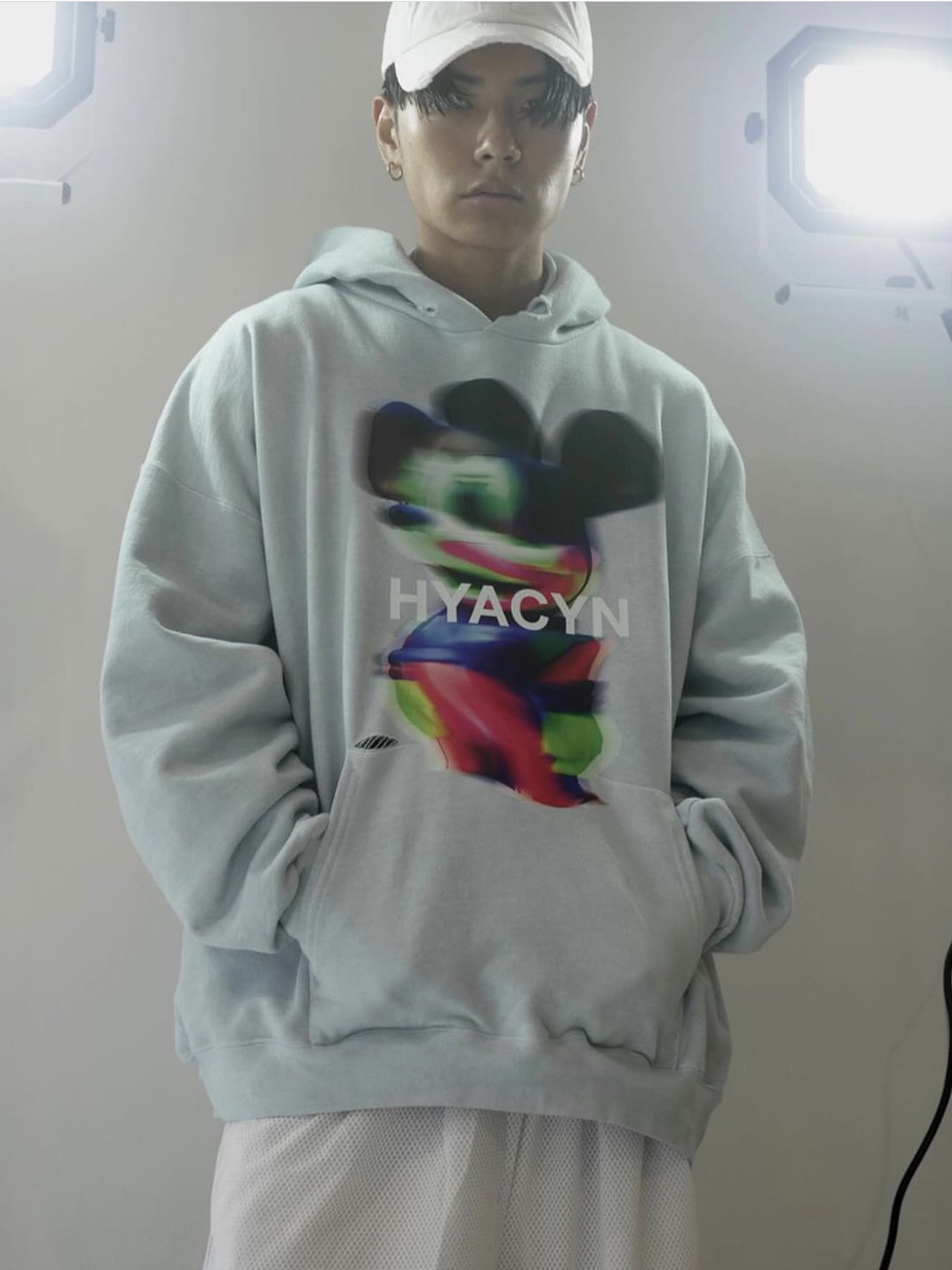 [KREAM 단독] Hyacyn Hoodie Steroid Mouse Light Blue Grey 착용 스타일