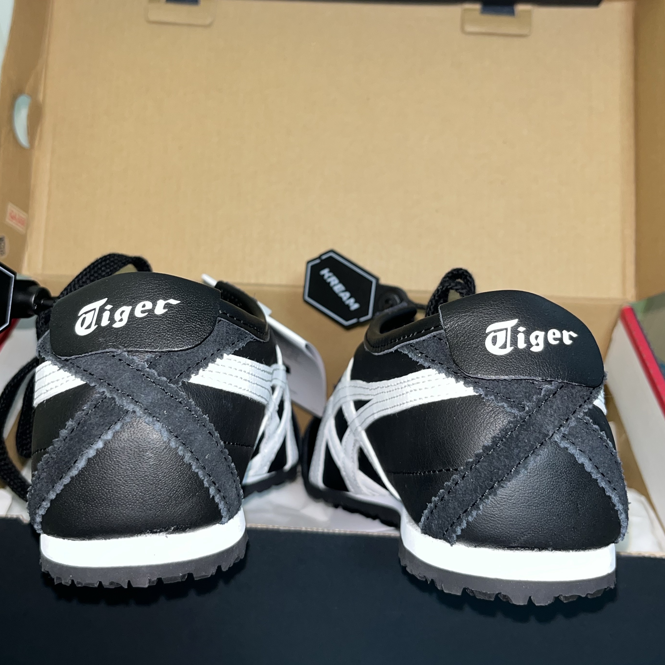 Onitsuka Tiger Mexico 66 Black White 착용 스타일 - 2