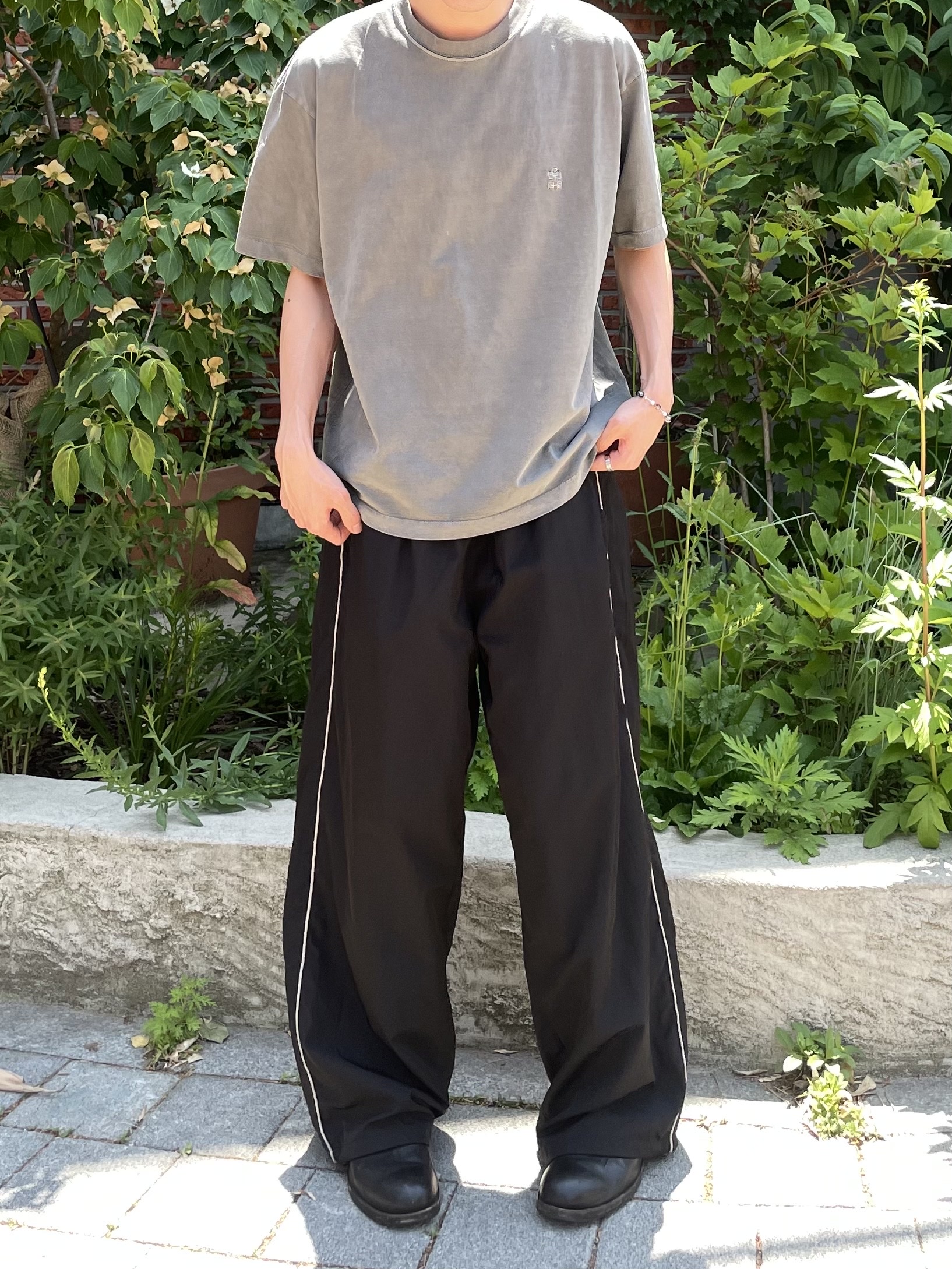 Polyteru Human Index Human Regular 1/2 T-Shirt Dyed Gray, Polyteru Human Index Index Track Pants Black/White 착용 스타일 - 1