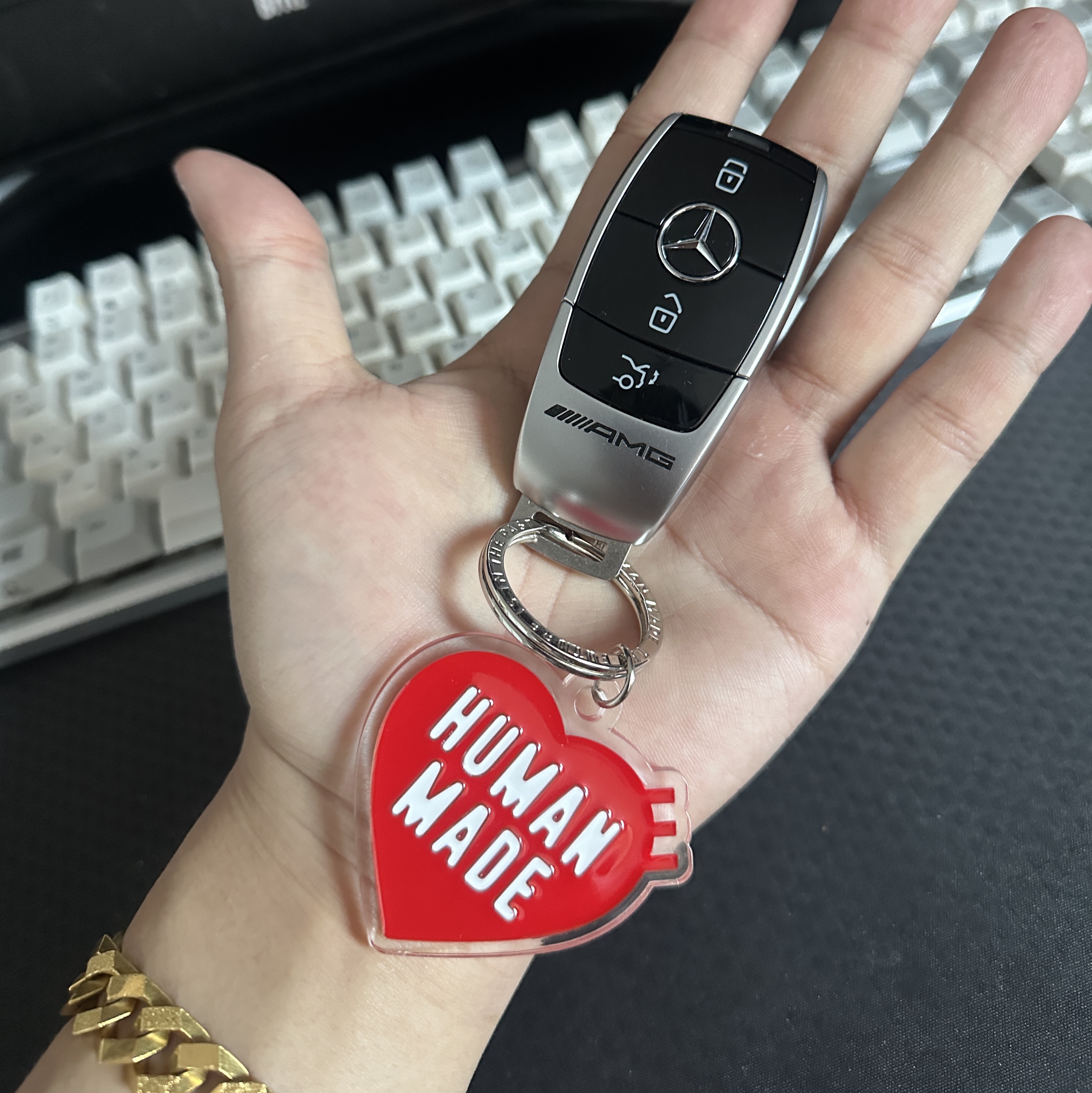 Human Made Heart Keyring Red 착용 스타일