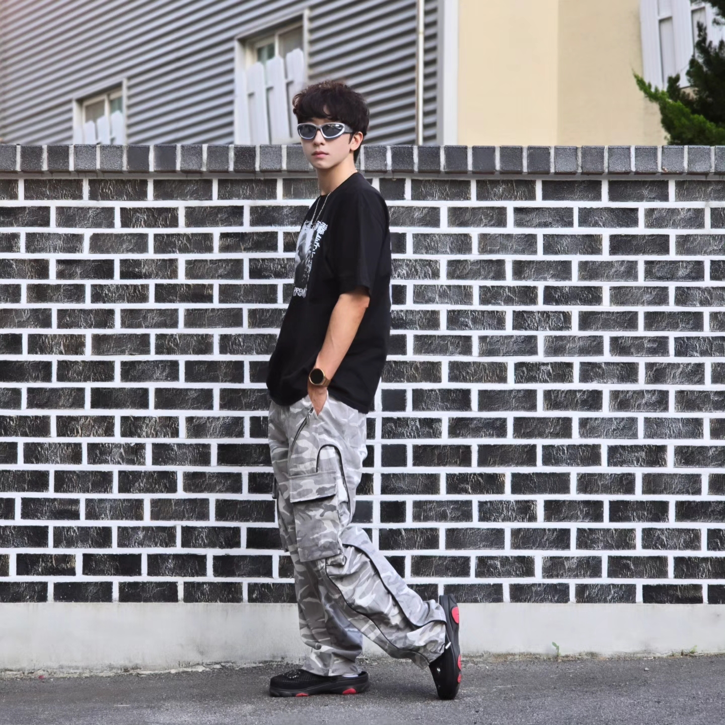 Stussy x Gang Starr Take It Personal T-Shirt Black, Crocs x Staple Classic All Terrain Clog Black 착용 스타일 - 8
