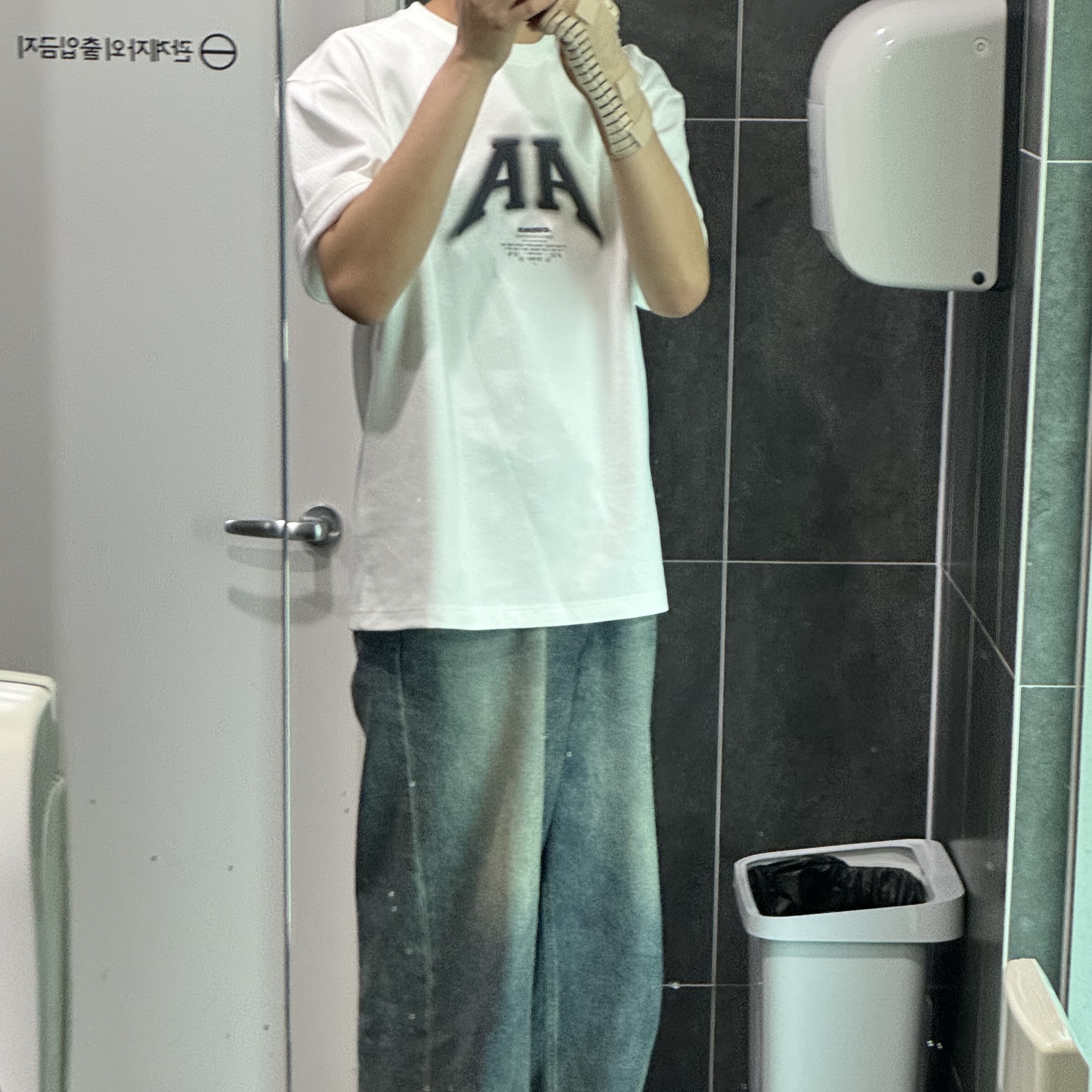 Ader Error Nolc Logo T-Shirt Off White 착용 스타일