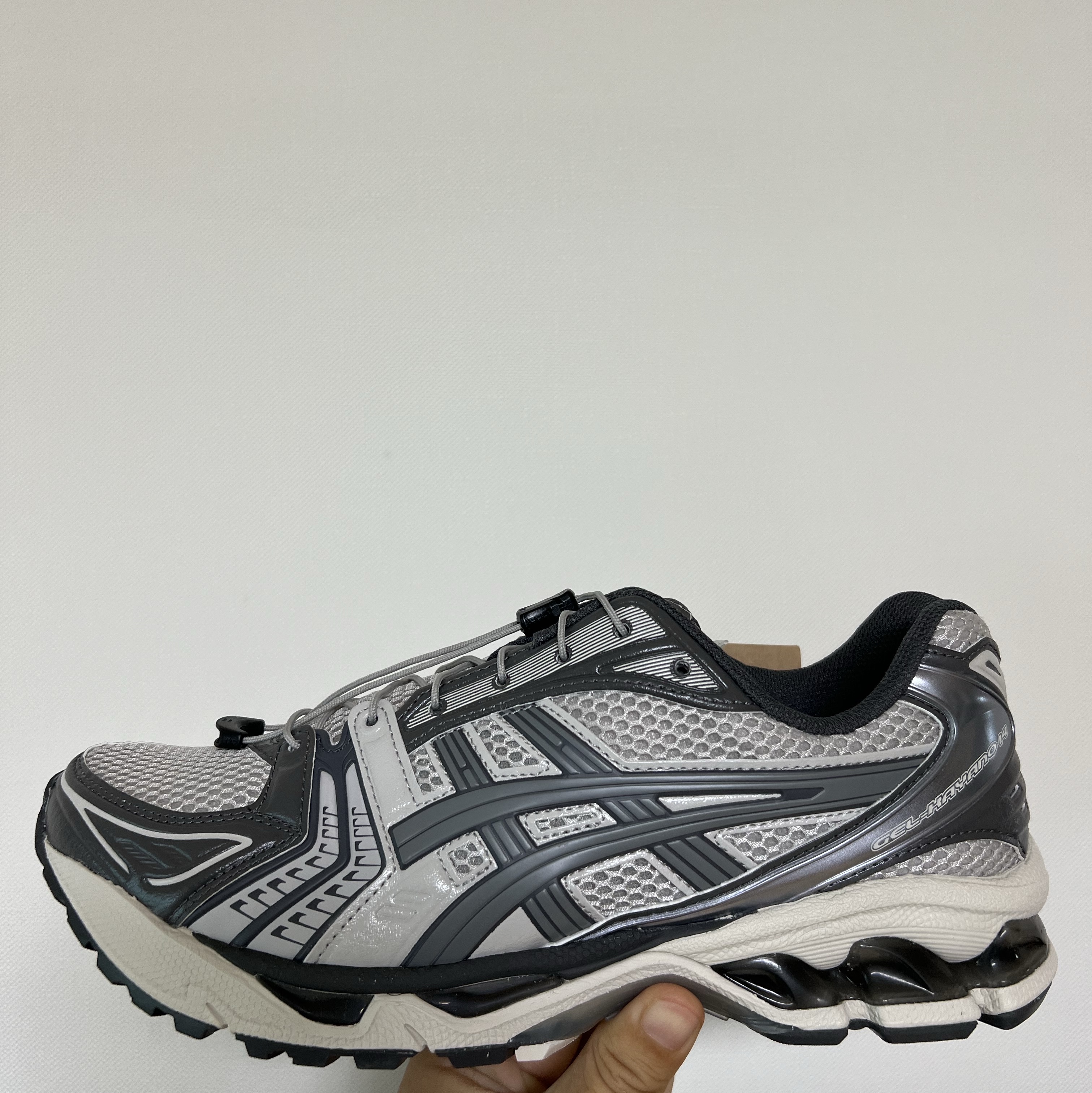Asics Unlimited Gel-Kayano 14 Oyster Grey Clay Grey 착용 스타일 - 1