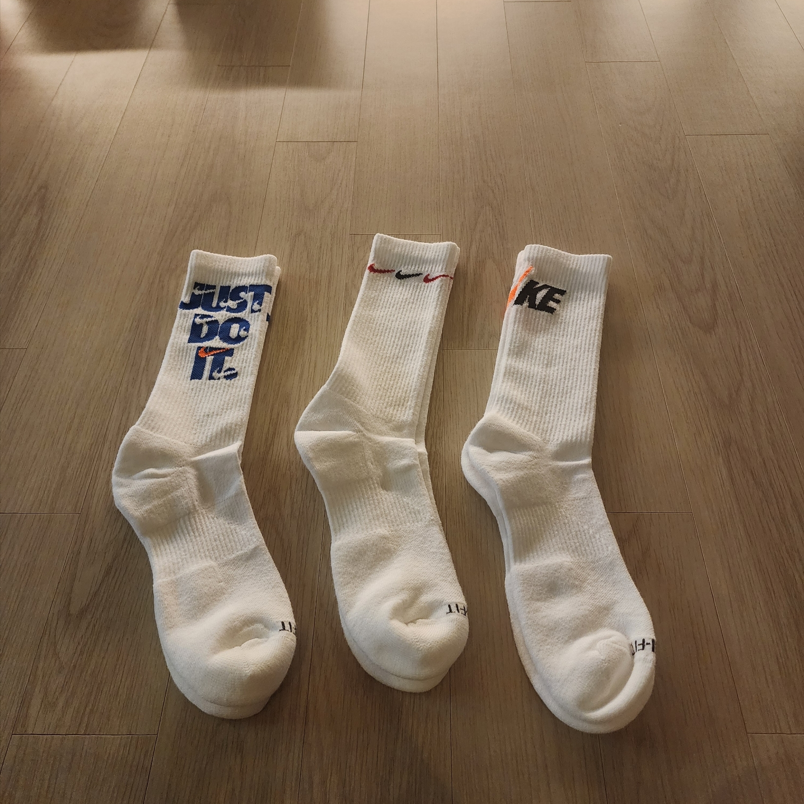 Nike Everyday Plus Cushioned Crew Socks Multicolor (3 Pack/Korean Ver.) 착용 스타일