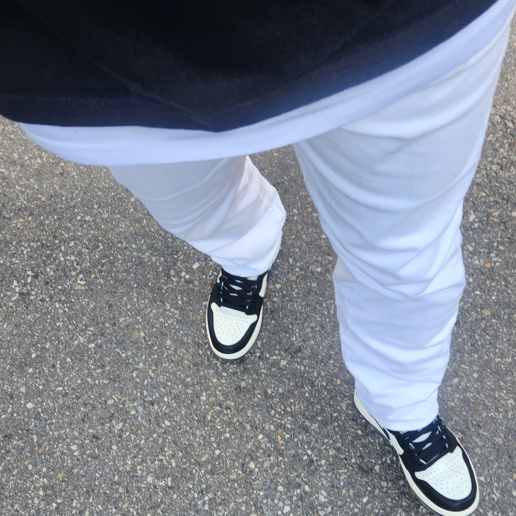Jordan 1 Retro High OG Black Mocha, Stussy World Tour T-Shirt Black 2024,2025 착용 스타일