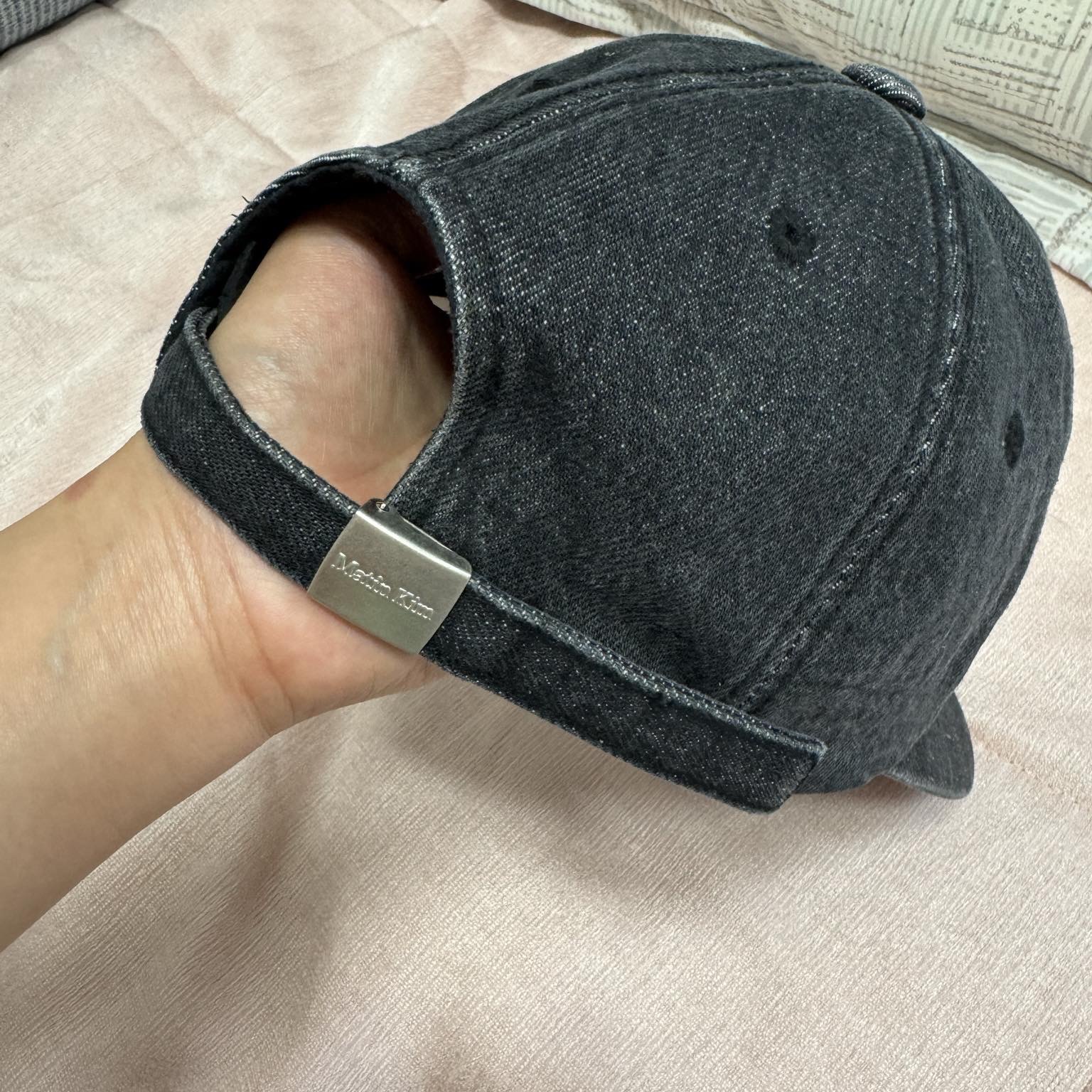 (W) Matin Kim Matin Denim Ball Cap Black 착용 스타일