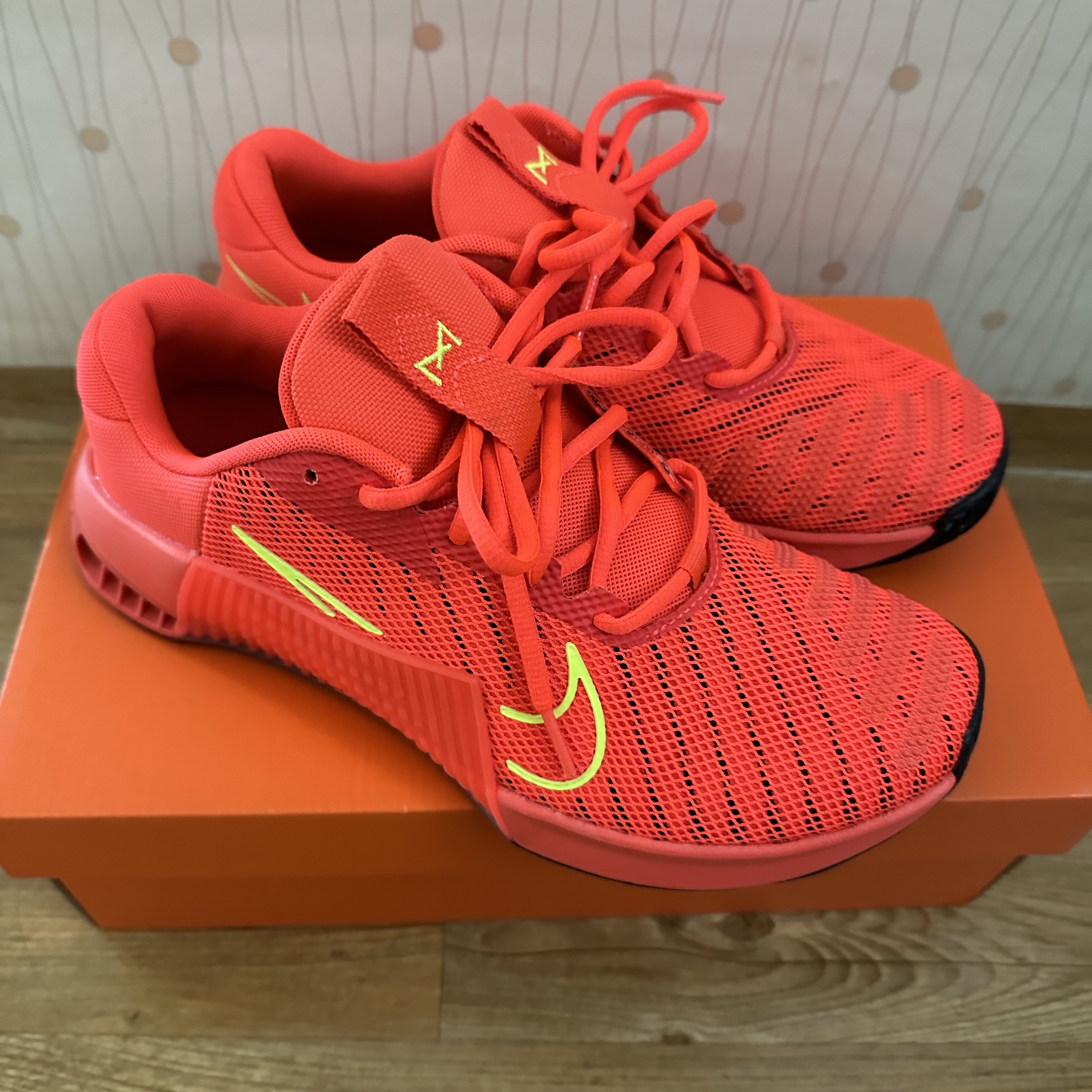 Nike Metcon 9 Black Smoke Grey, Nike Metcon 9 AMP Phantom Light Bone 착용 스타일