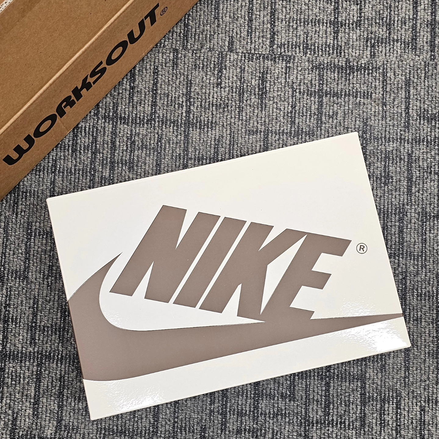 (W) Jordan 1 x Travis Scott Retro Low OG SP Canary 착용 스타일 - 3