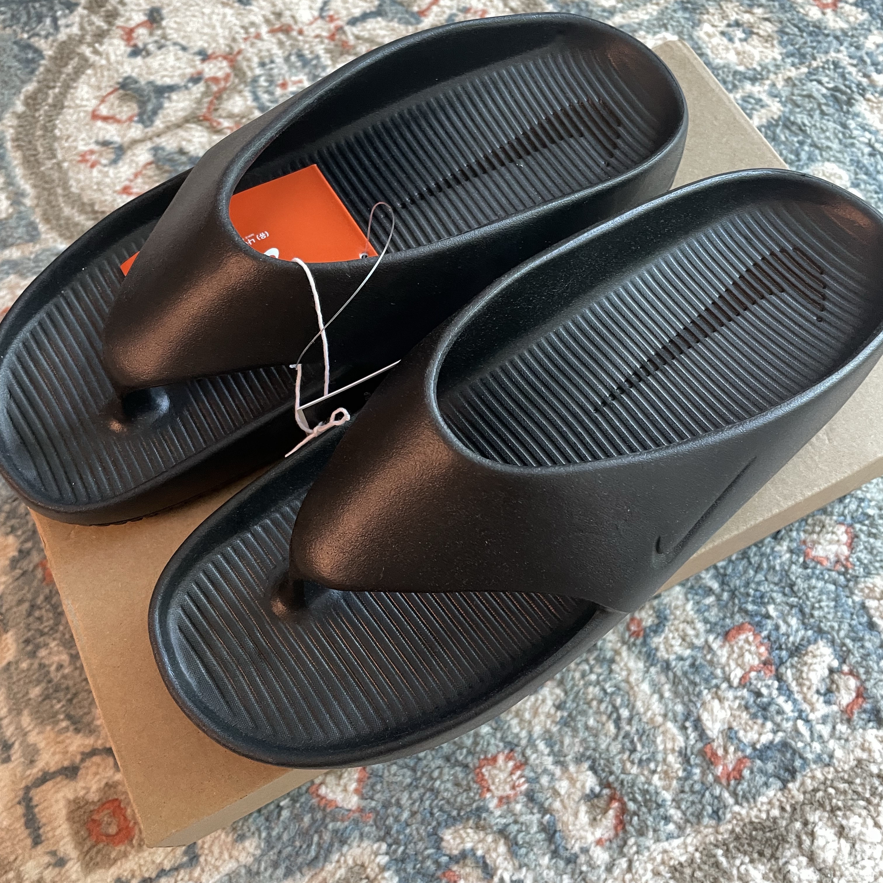 Nike Calm Flip Flops Black 착용 스타일 - 1