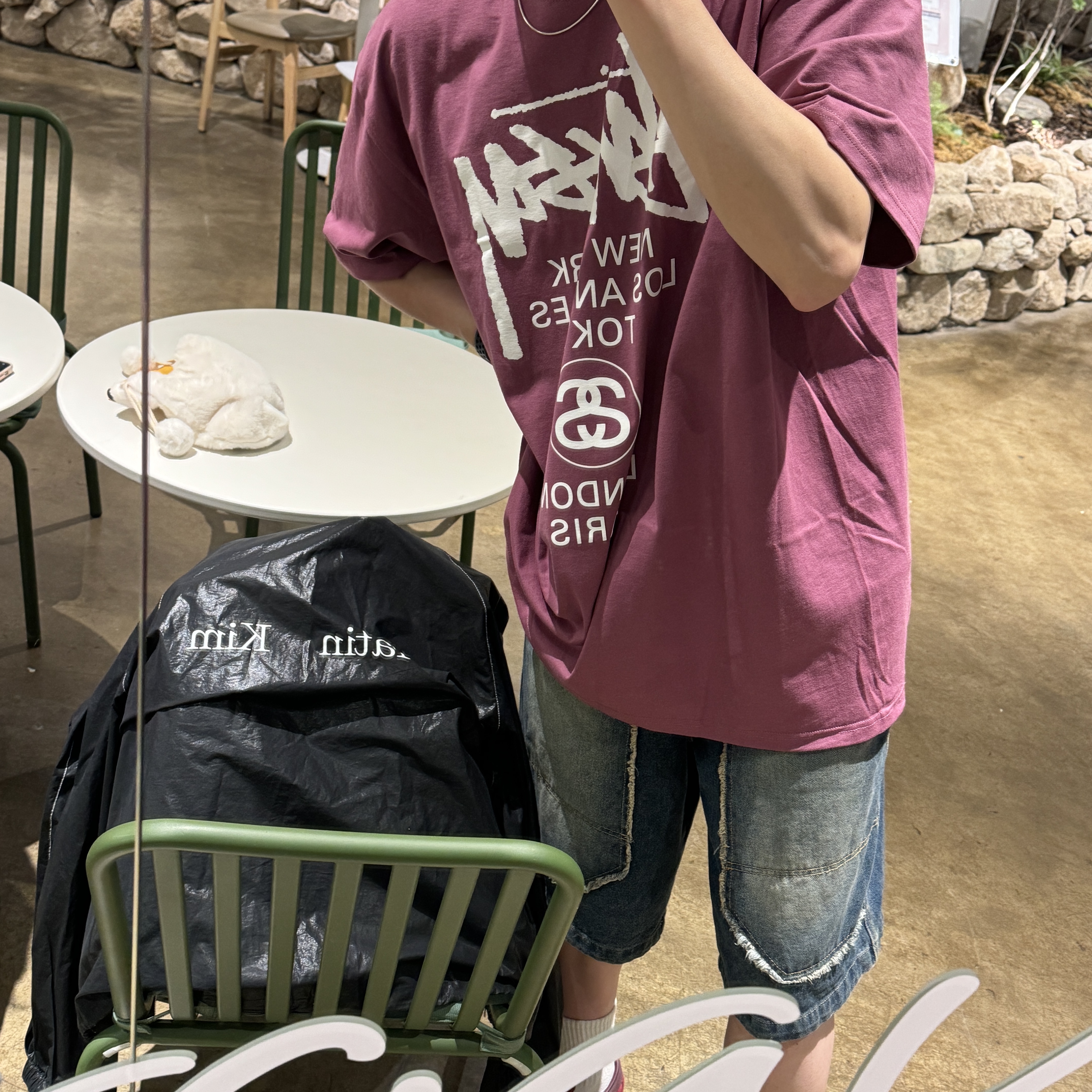Stussy World Tour T-Shirt Berry 2024, (W) Matin Kim Logo Coating Jumper Black 착용 스타일
