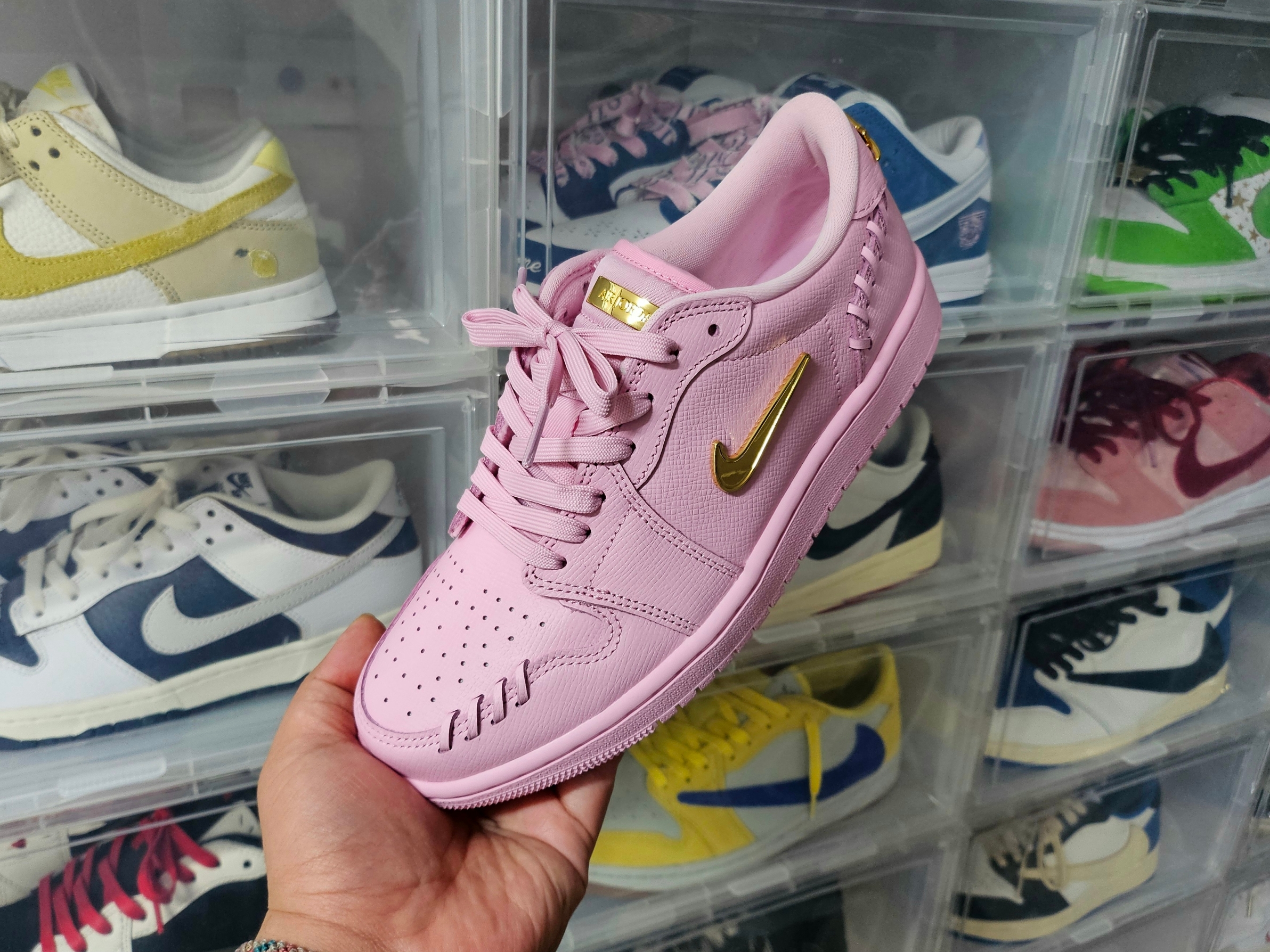 (W) Jordan 1 Low Method of Make Metallic Pink Metallic Gold 착용 스타일 - 1