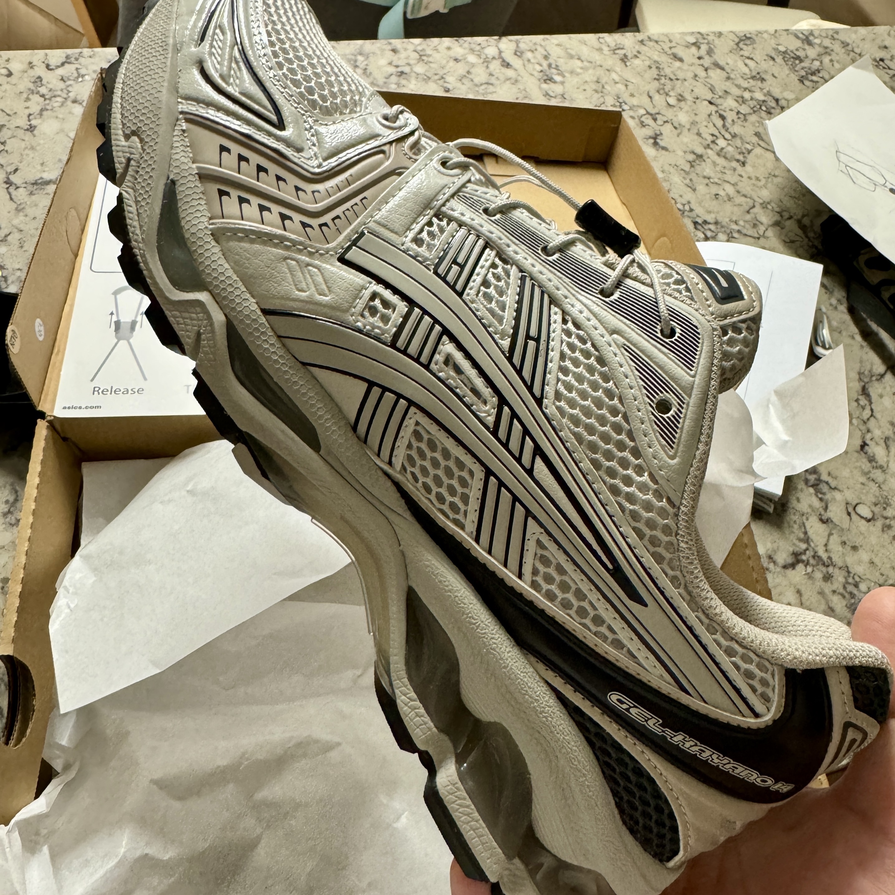 Asics Unlimited Gel-Kayano 14 Smoke Grey 착용 스타일