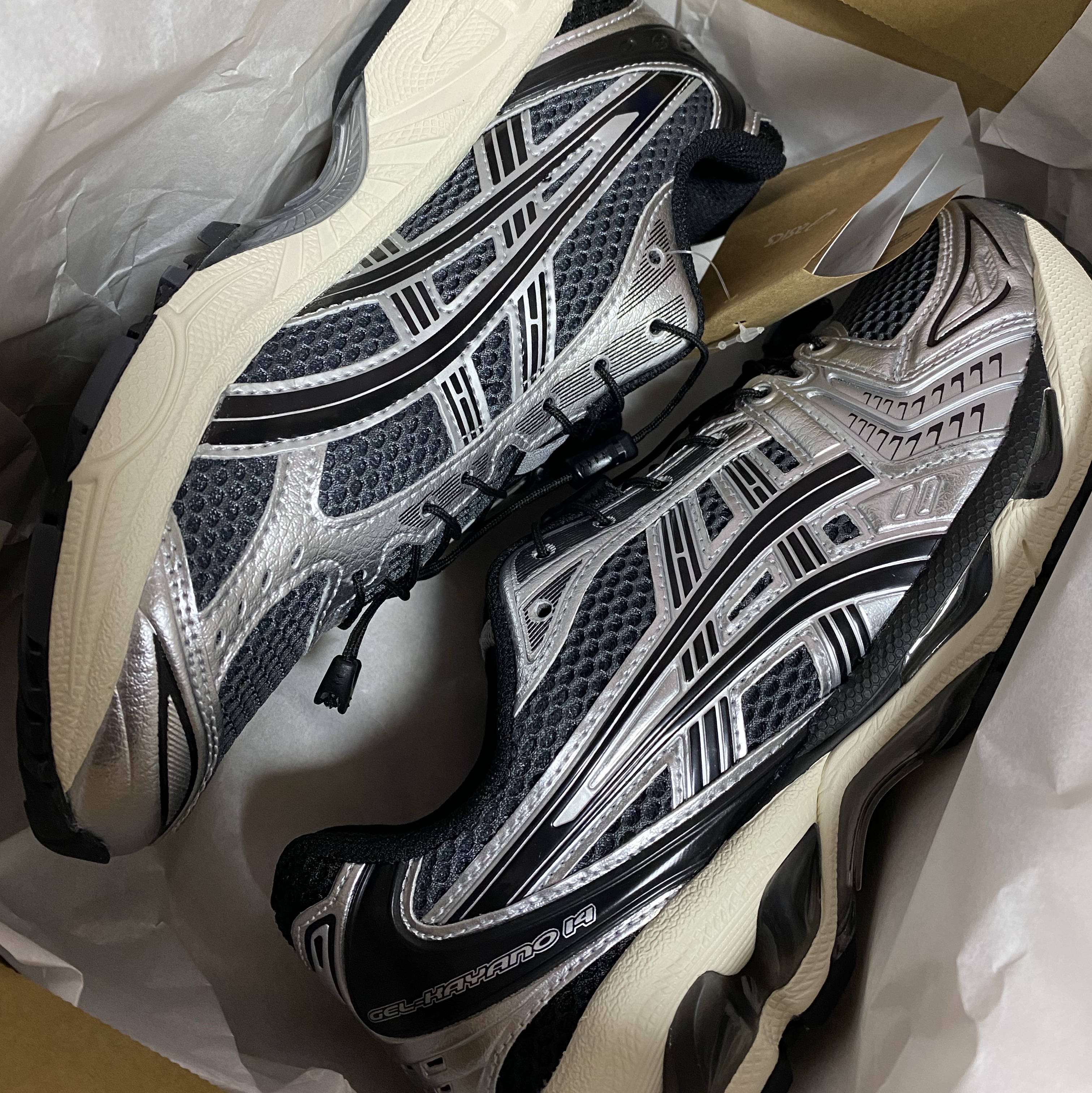 Asics Unlimited Gel-Kayano 14 Carrier Grey Black 착용 스타일