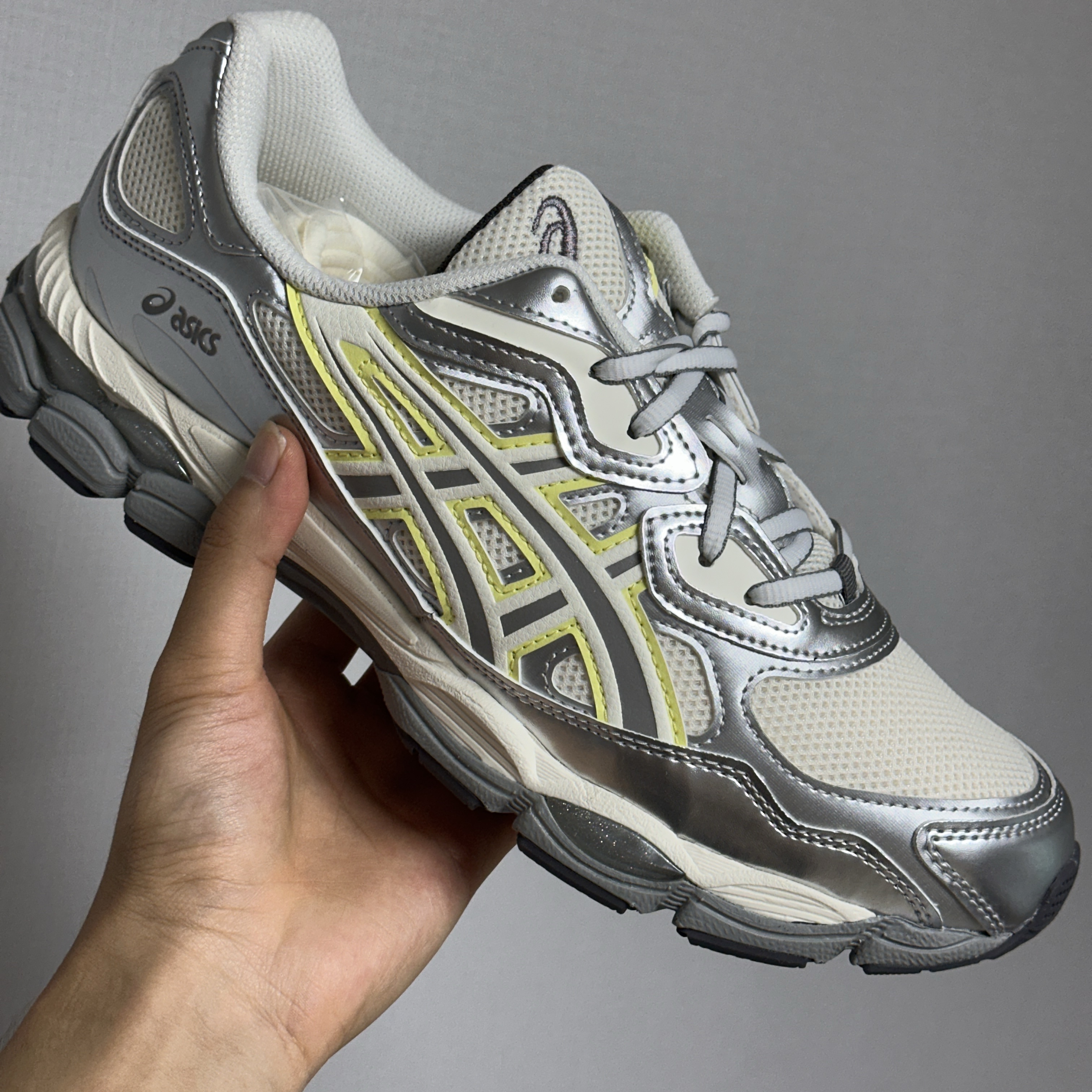 (W) Asics x Emmi Gel-NYC White Huddle Yellow 착용 스타일