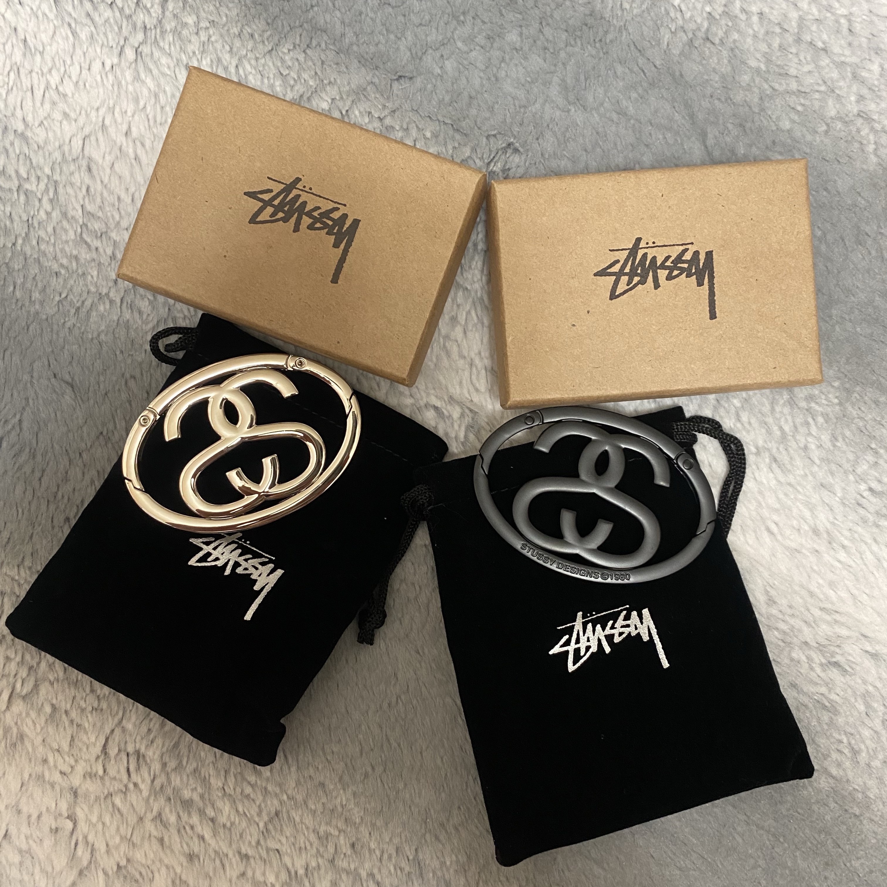 Stussy SS Link Carabiner Silver, Stussy SS Link Carabiner Black 착용 스타일