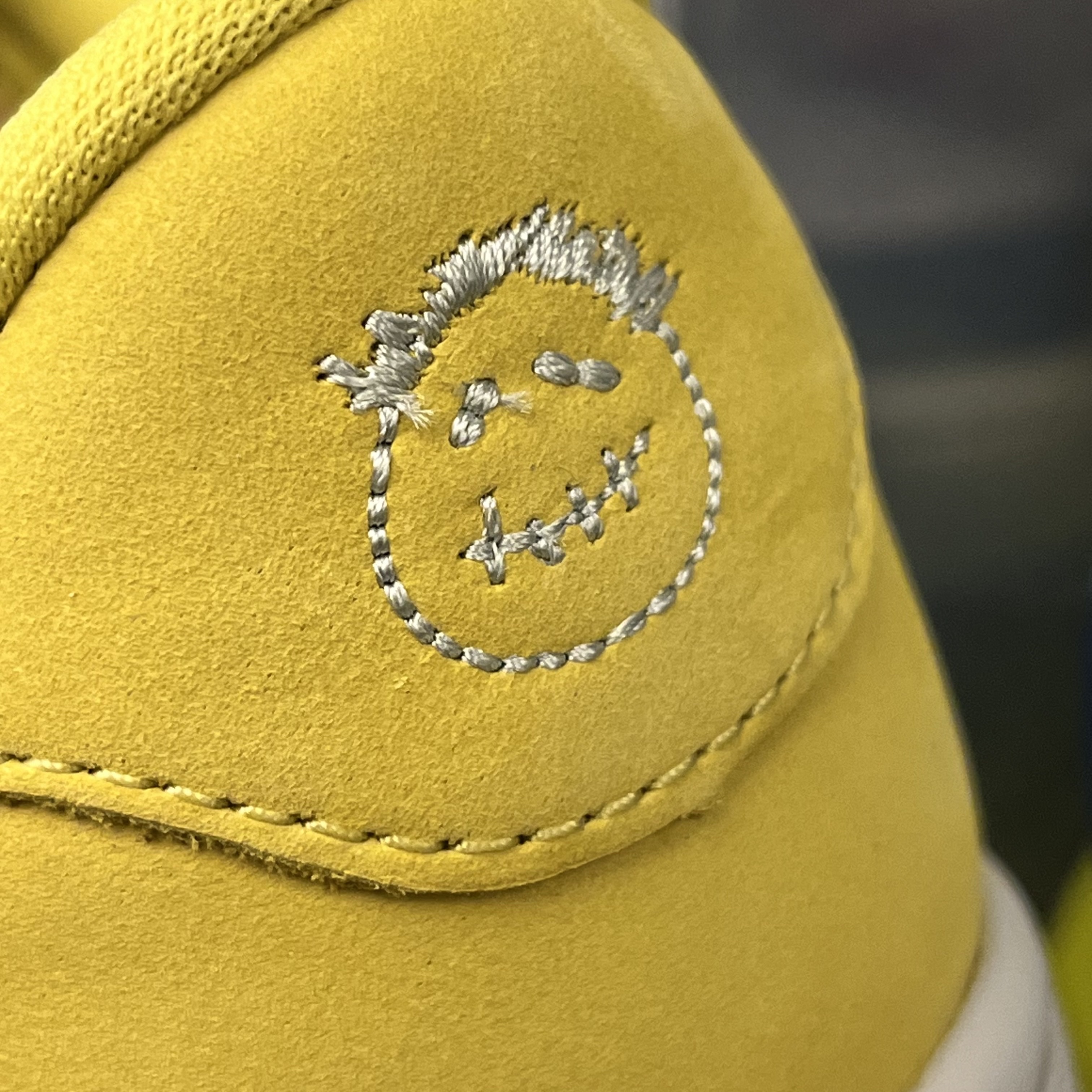(W) Jordan 1 x Travis Scott Retro Low OG SP Canary 착용 스타일 - 2