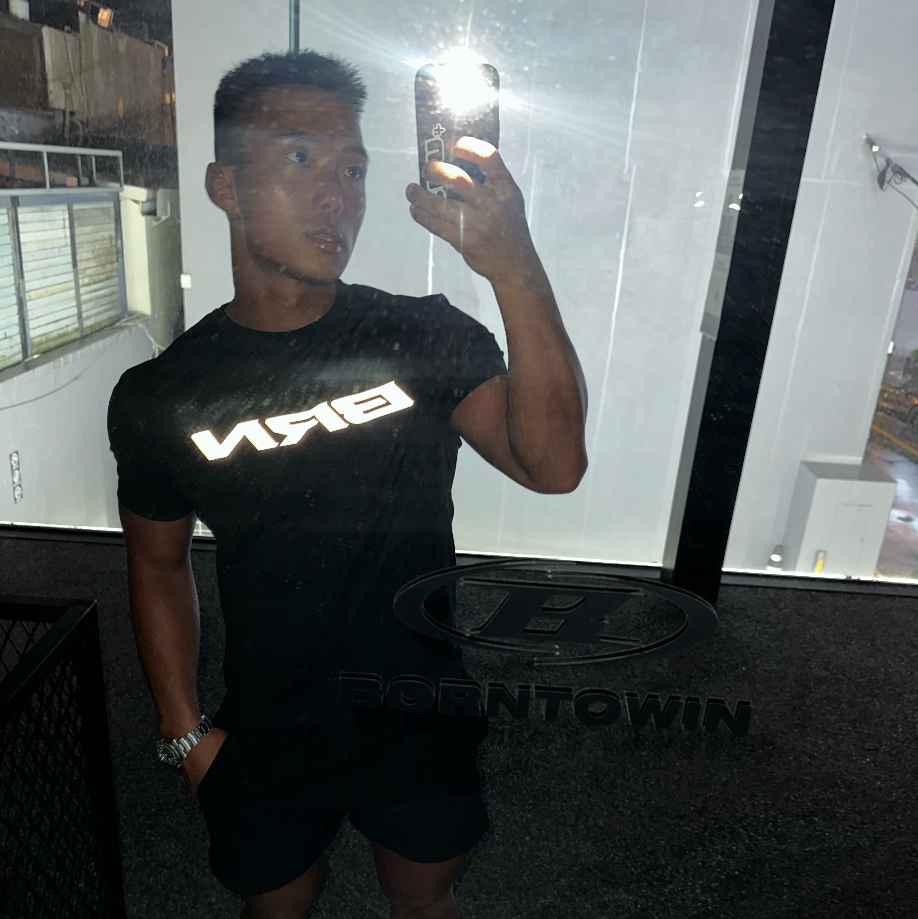 BORN TO WIN BRN Reflective Muscle Fit T-Shirts Black 착용 스타일