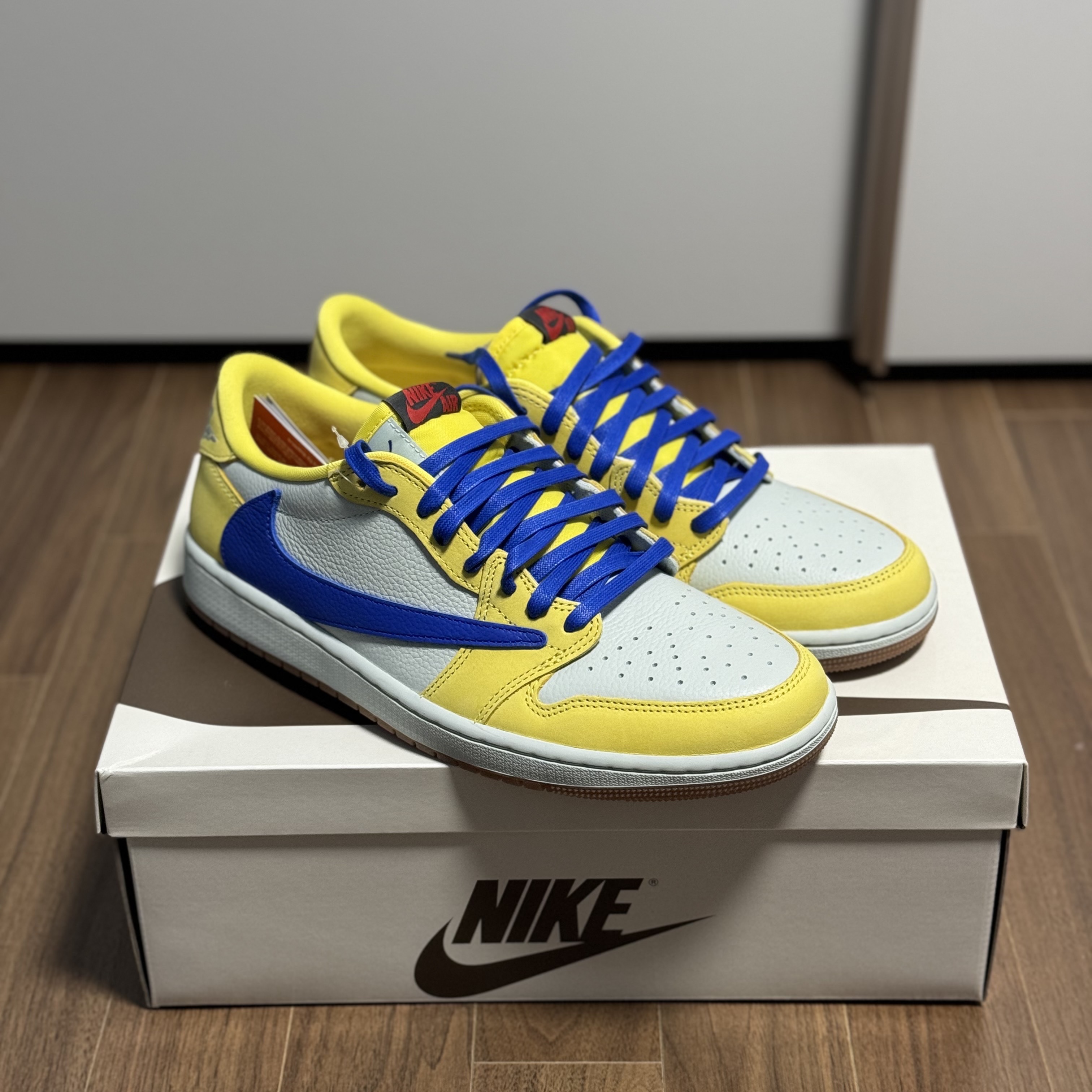 (W) Jordan 1 x Travis Scott Retro Low OG SP Canary 착용 스타일