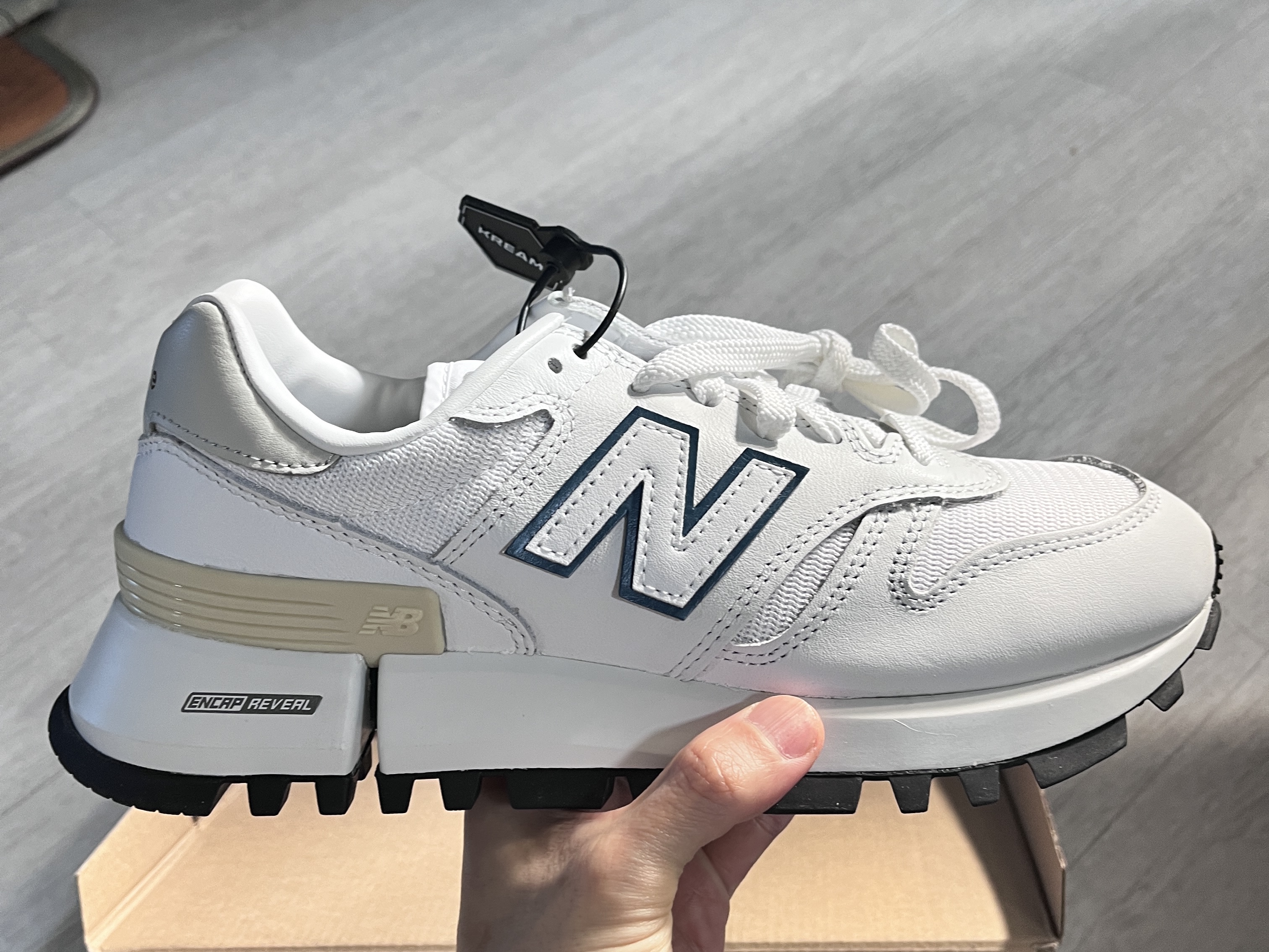 New Balance x Tokyo Design Studio R_C 1300 White Mallard Blue 착용 스타일