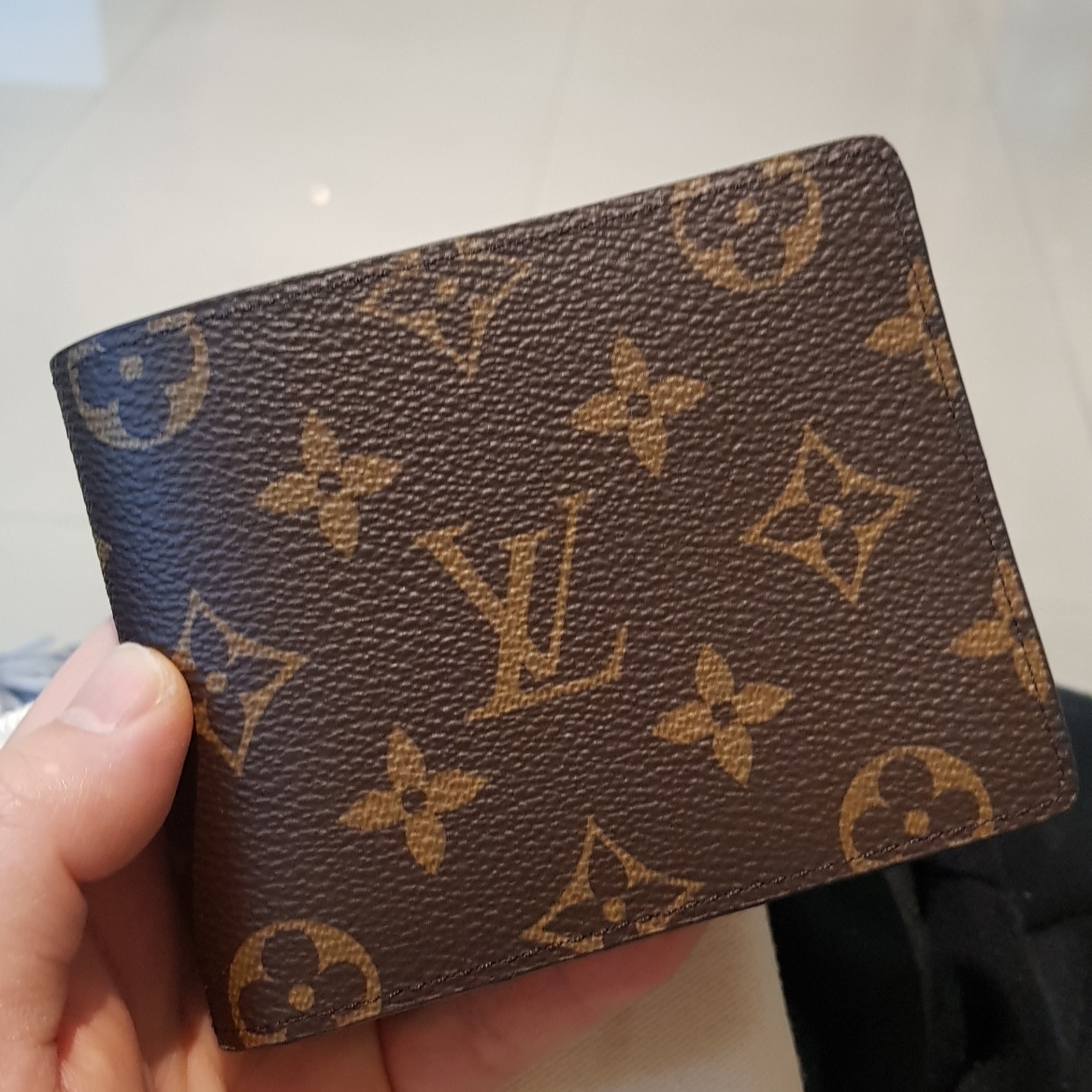 Louis Vuitton Multiple Wallet Monogram 착용 스타일 - 2