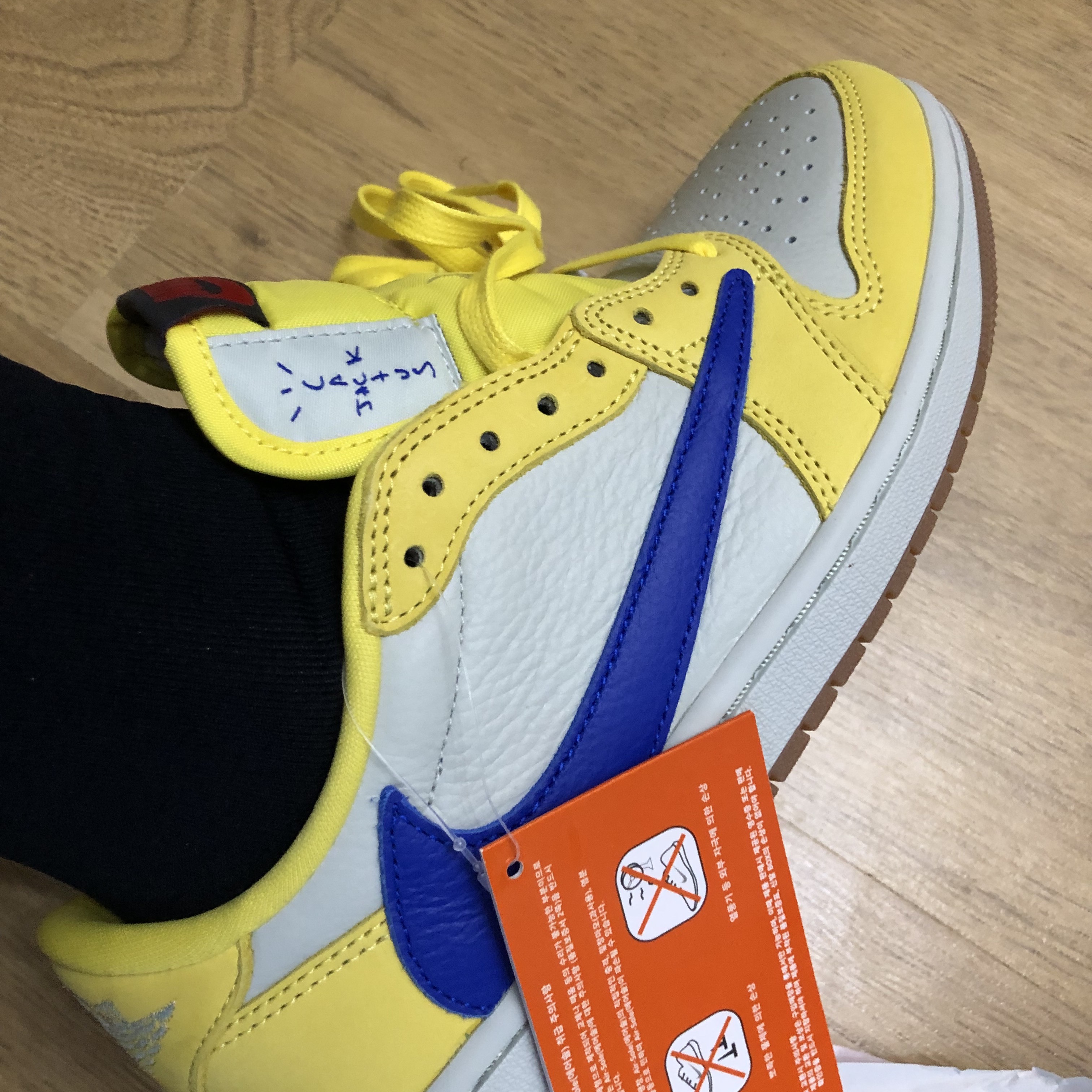 (W) Jordan 1 x Travis Scott Retro Low OG SP Canary 착용 스타일